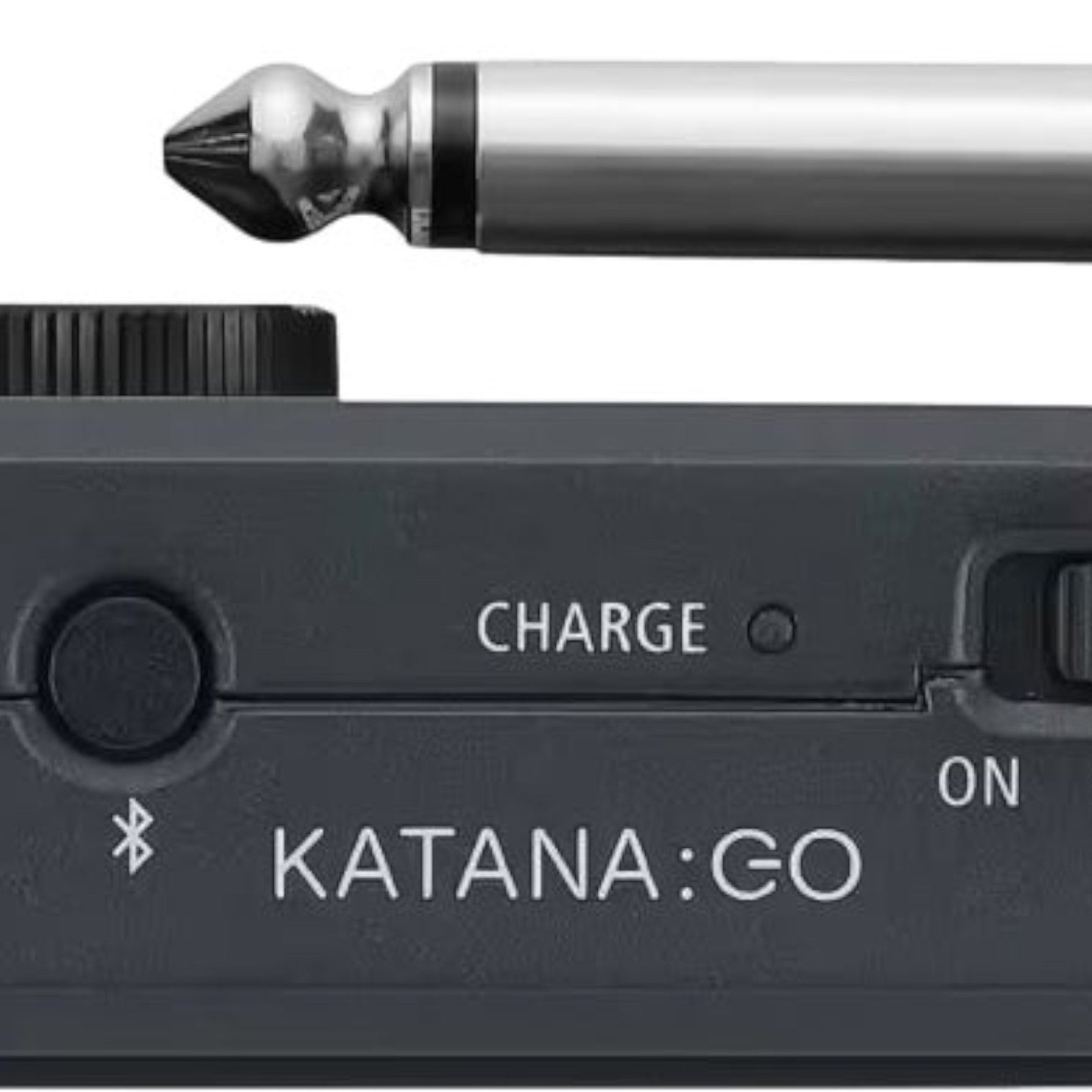 Amp tai nghe bỏ túi Boss Katana:Go tại Tân Nhạc Cụ với jack cắm, nút nguồn và đèn báo sạc