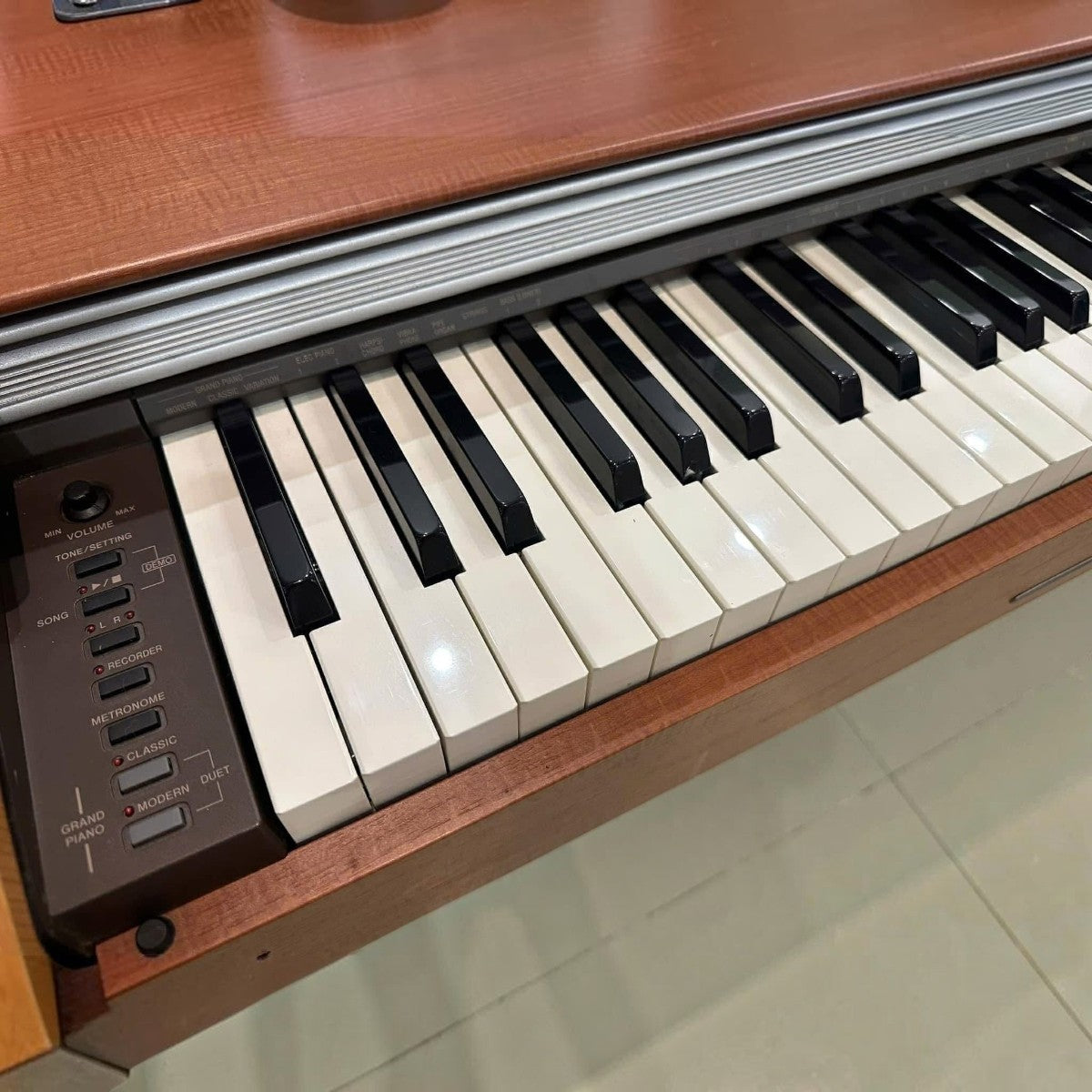 Bàn phím 88 phím búa của đàn piano điện TÂN NHẠC CỤ Casio PX720 với thiết kế dáng tủ gỗ sang trọng