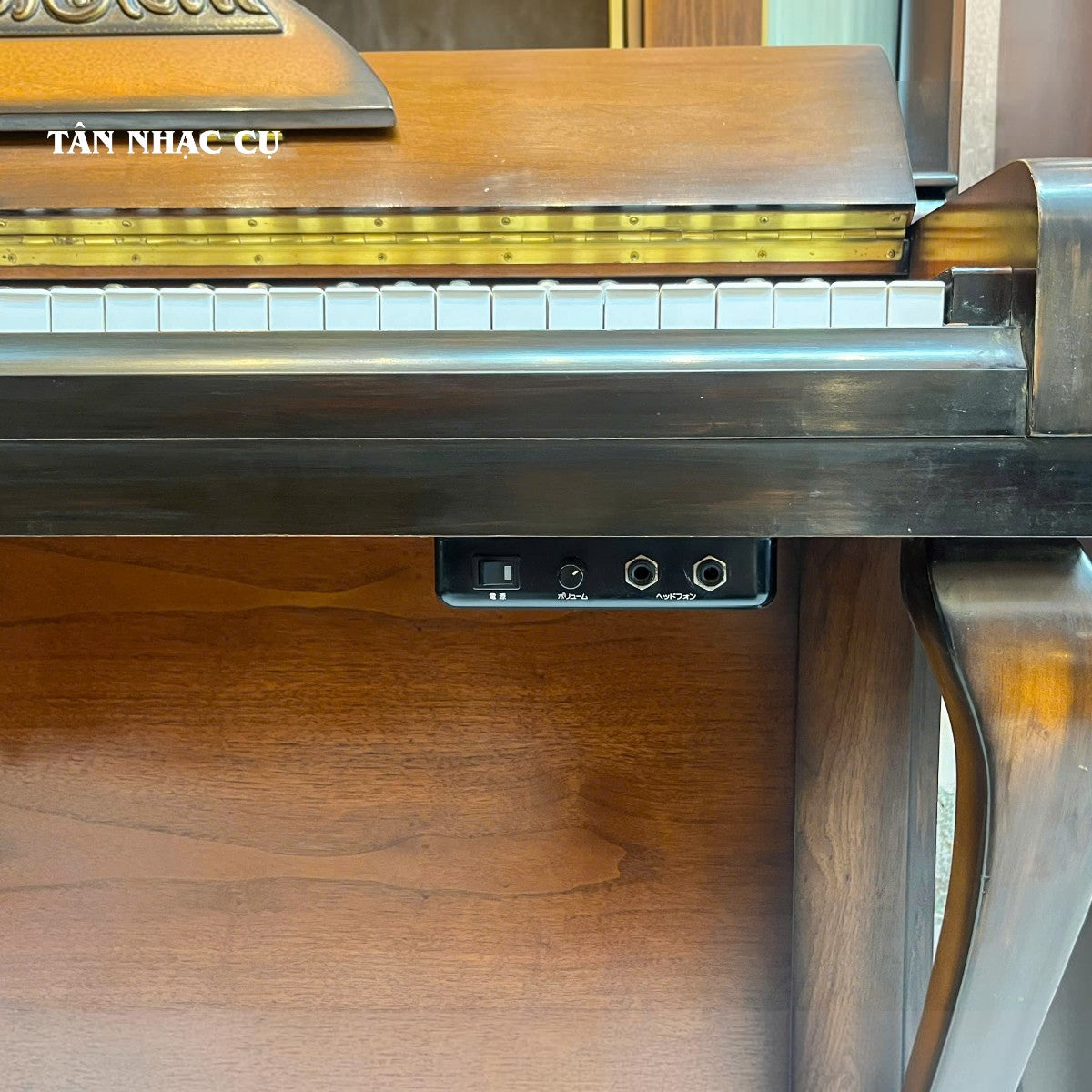 Đàn piano cơ TÂN NHẠC CỤ Cristofori CR121 Silent vân gỗ nâu với bảng điều khiển tai nghe tích hợp