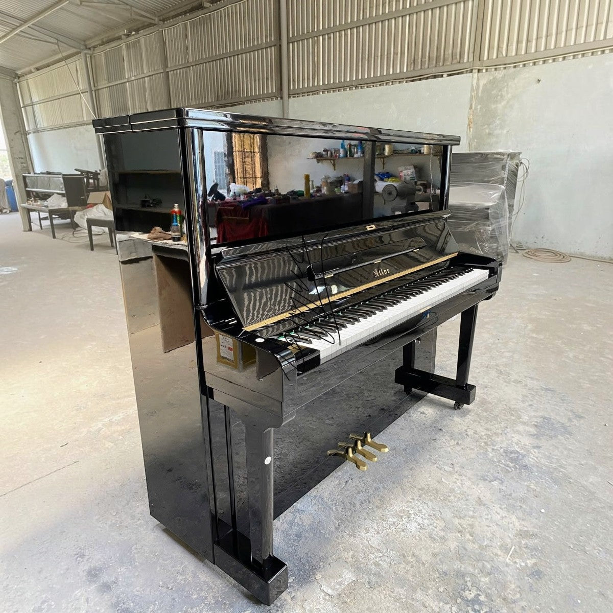 Đàn piano cơ upright Atlas A35H màu đen bóng sang trọng, thân cao 132cm, thiết kế Nhật Bản tại TÂN NHẠC CỤ.