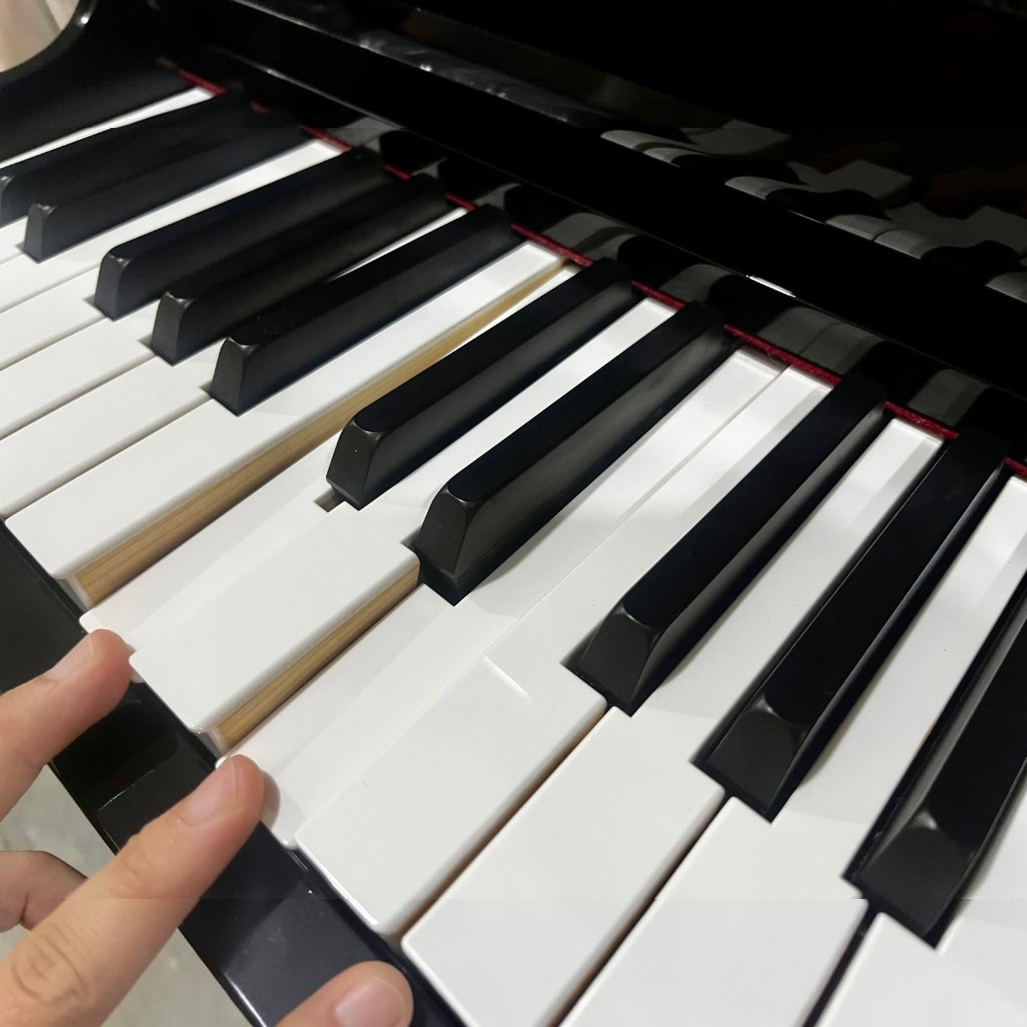 Bàn phím gỗ vân sam Áo nguyên khối của đàn piano điện Casio GP-500 tại TÂN NHẠC CỤ với cảm giác chơi chân thực