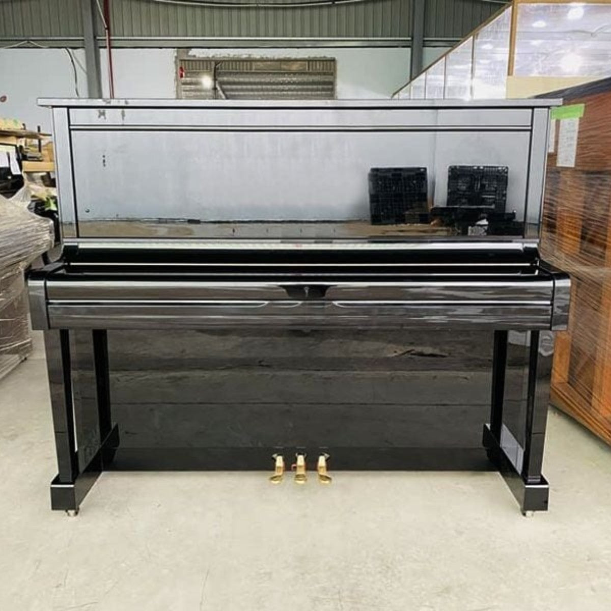 Đàn piano cơ upright Diapason D35B màu đen bóng sang trọng tại TÂN NHẠC CỤ, thiết kế cao 131cm tinh tế.