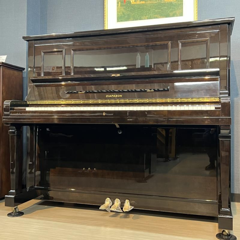 Đàn piano cơ upright Diapason D66W màu đen bóng sang trọng tại TÂN NHẠC CỤ, thiết kế cổ điển cao 131cm