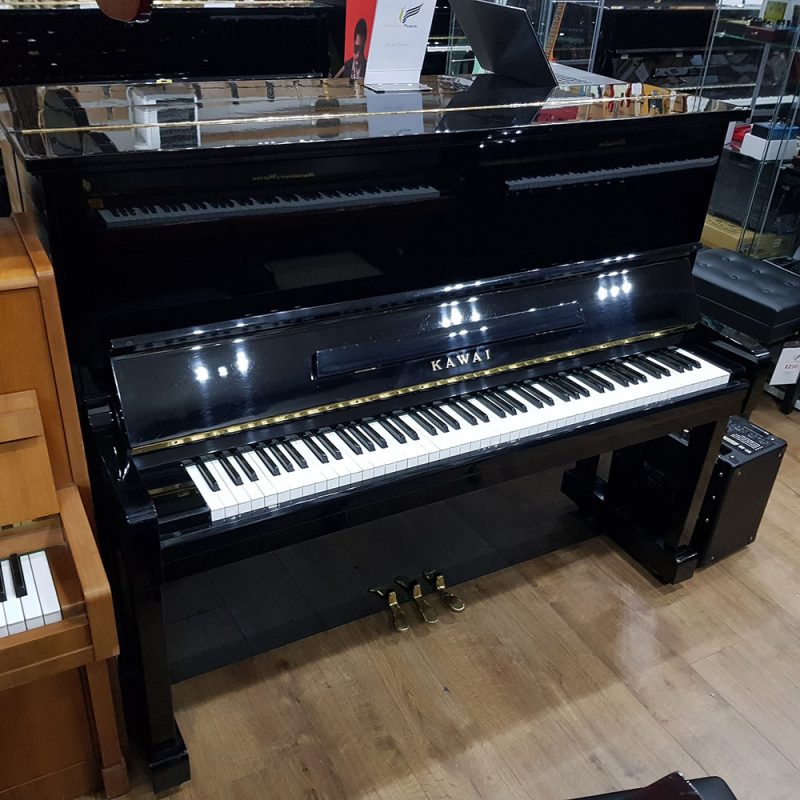 Đàn piano cơ upright Kawai BL12 màu đen bóng sang trọng tại TÂN NHẠC CỤ
