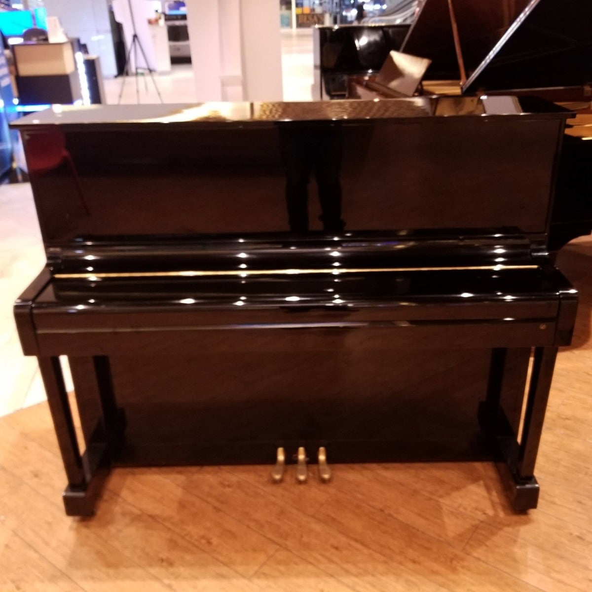 Đàn piano cơ upright Kawai BS1A màu đen bóng sang trọng tại TÂN NHẠC CỤ