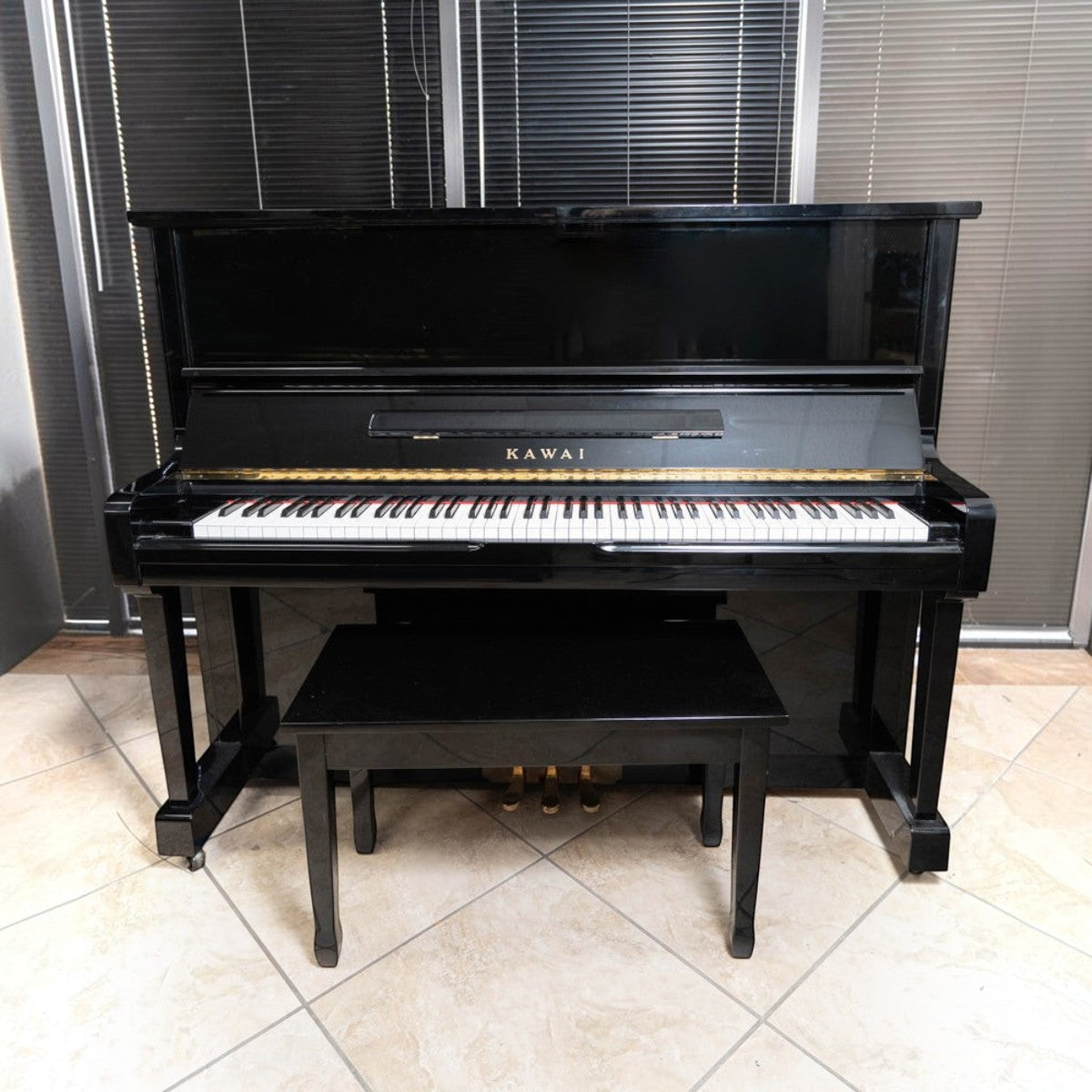 Đàn piano cơ upright Kawai BS2A màu đen bóng sang trọng, thiết kế cổ điển tại TÂN NHẠC CỤ