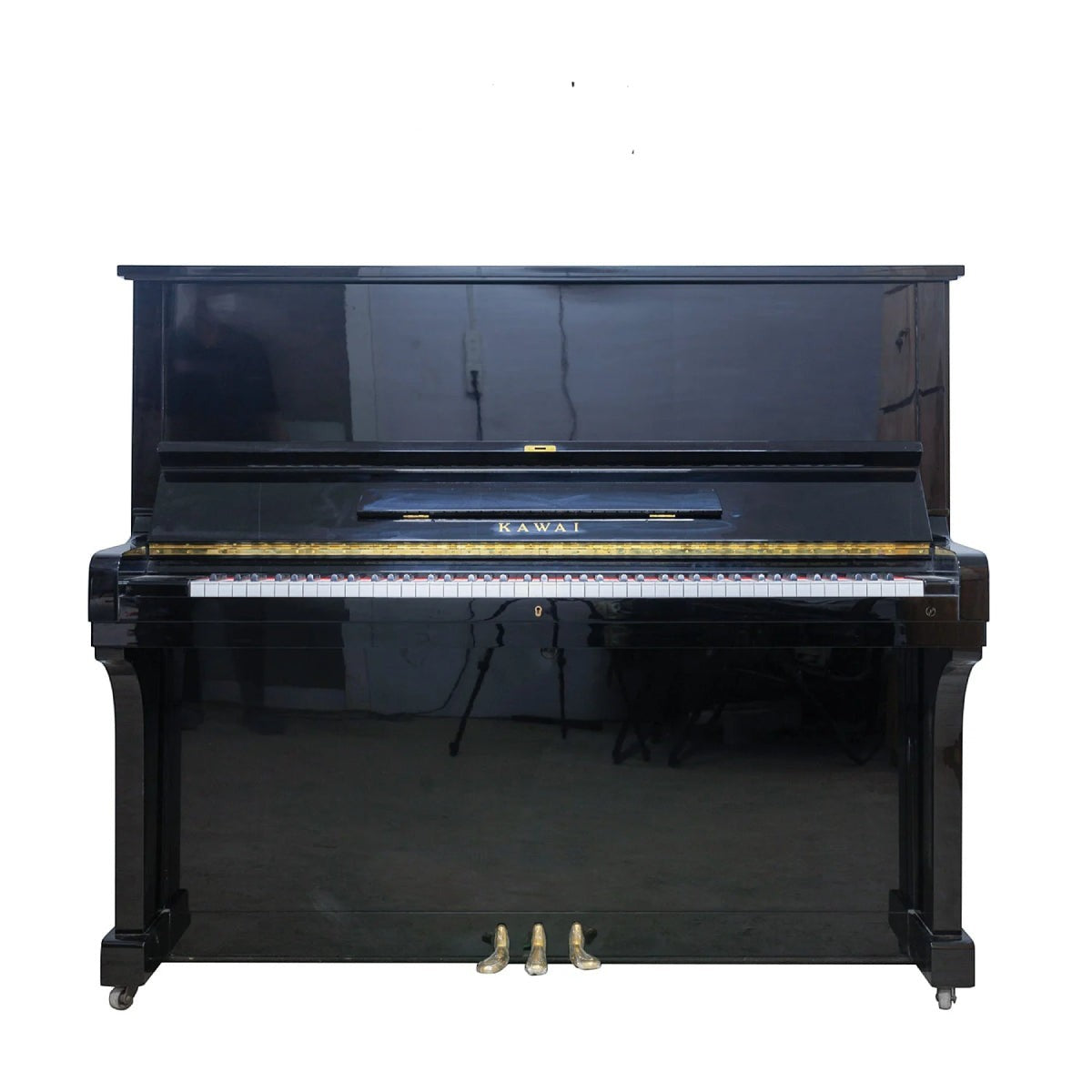 Đàn piano cơ upright Kawai KU3 màu đen bóng sang trọng tại TÂN NHẠC CỤ với thiết kế cổ điển và âm thanh trầm ấm