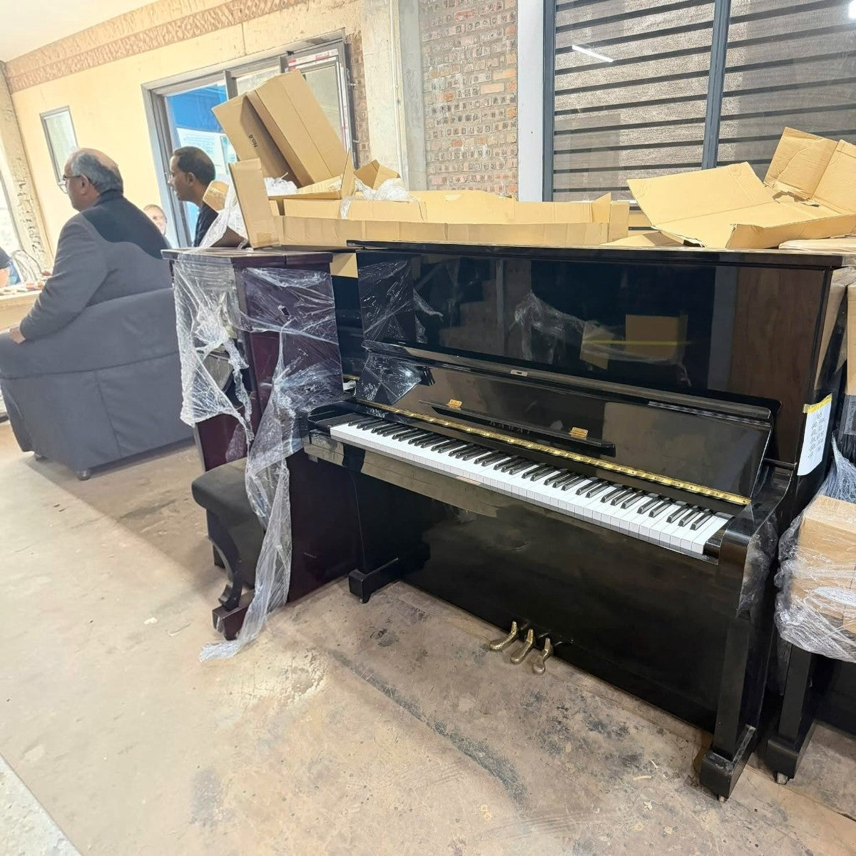 Đàn piano cơ upright Kawai KU3 màu đen bóng sang trọng tại cửa hàng TÂN NHẠC CỤ