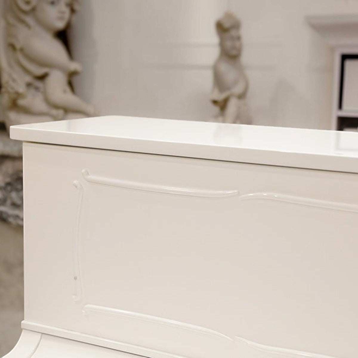 Đàn piano cơ upright Wendl & Lung U118 màu trắng bóng sang trọng tại TÂN NHẠC CỤ