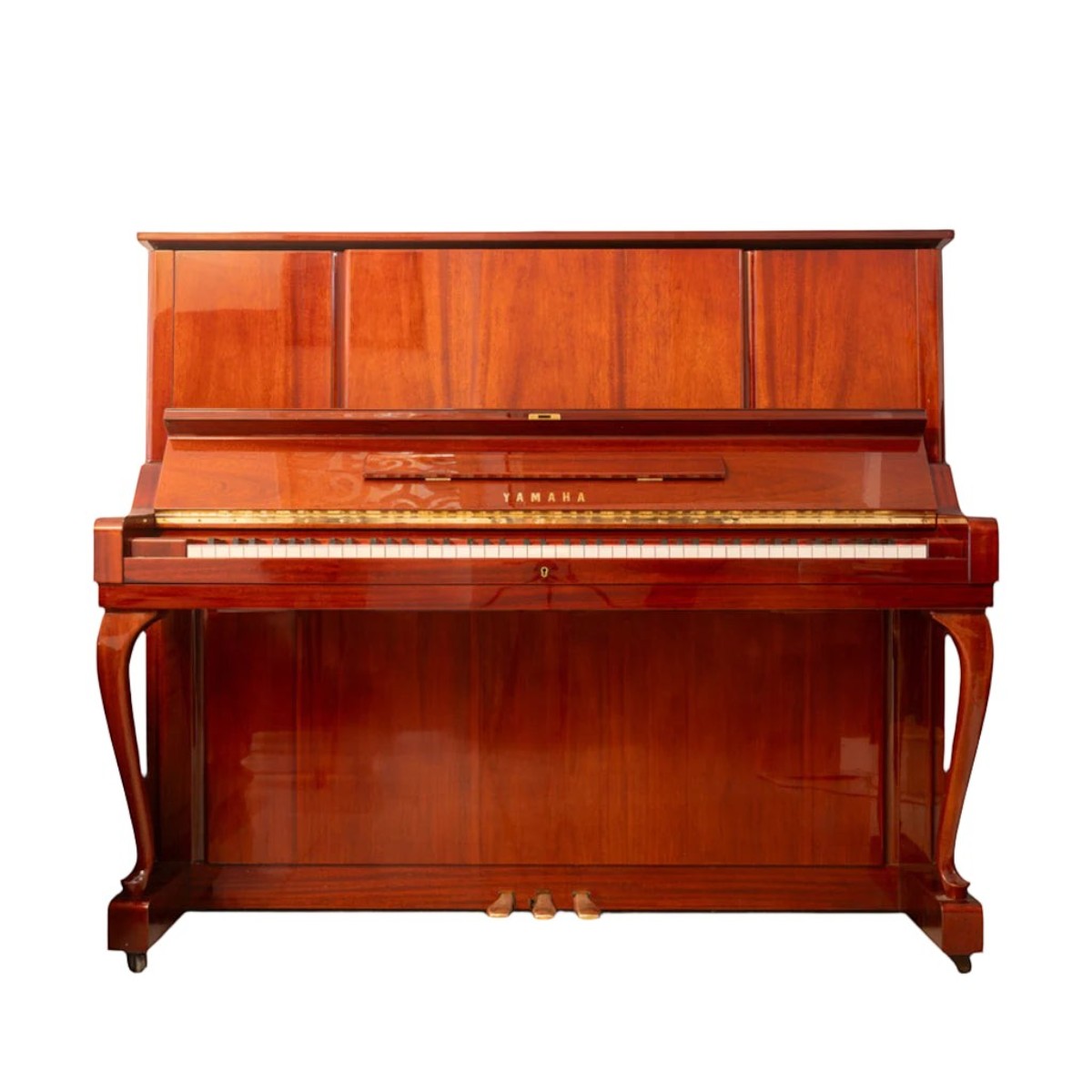 Đàn piano cơ Yamaha W106B tại TÂN NHẠC CỤ với mặt vân gỗ óc chó và gụ cổ điển, thiết kế sang trọng, cao 131cm.