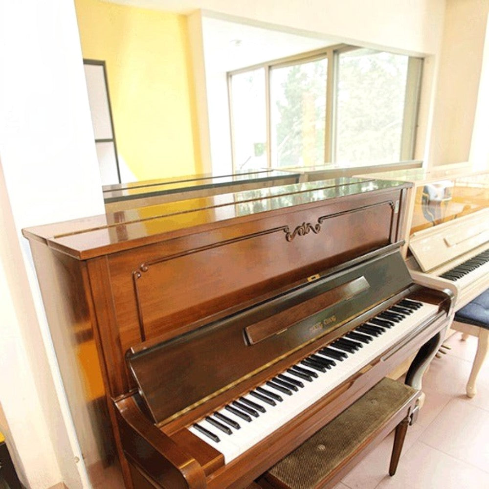 Đàn piano cơ Young Chang U121 màu vân gỗ Mahogany cổ điển tại cửa hàng TÂN NHẠC CỤ