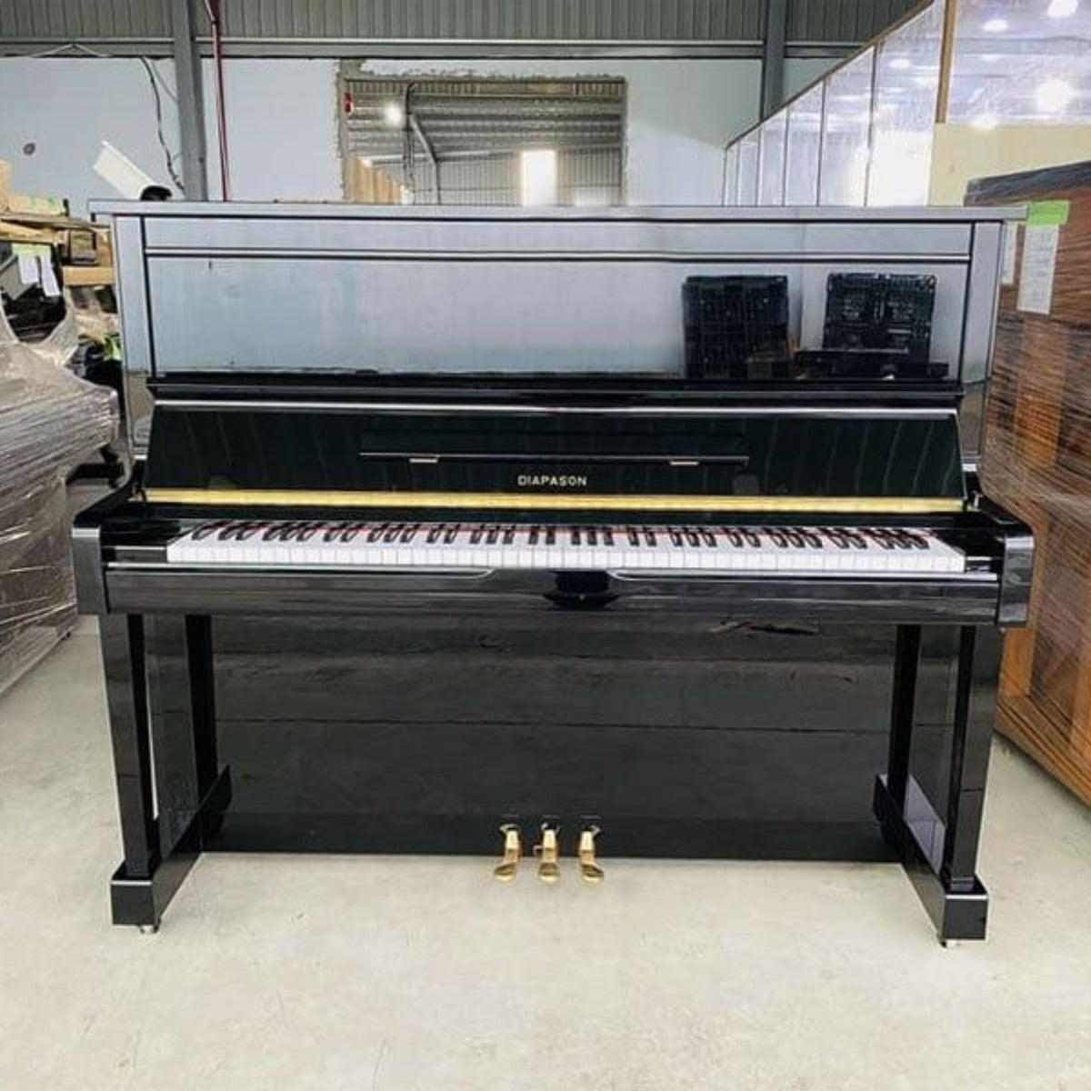 Đàn piano cơ upright Diapason D35B màu đen bóng sang trọng tại TÂN NHẠC CỤ