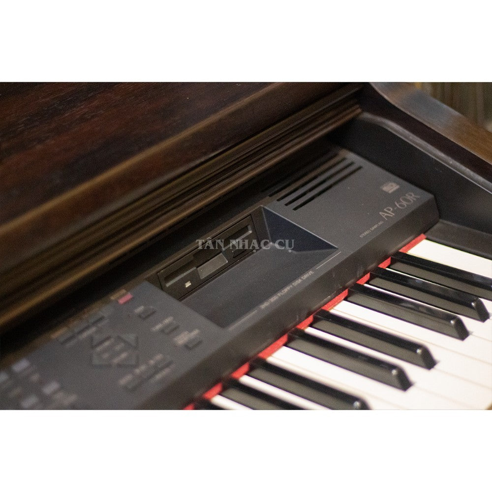 Đàn piano điện TÂN NHẠC CỤ Casio AP-60R với bàn phím búa và ổ đĩa mềm tích hợp trên bảng điều khiển