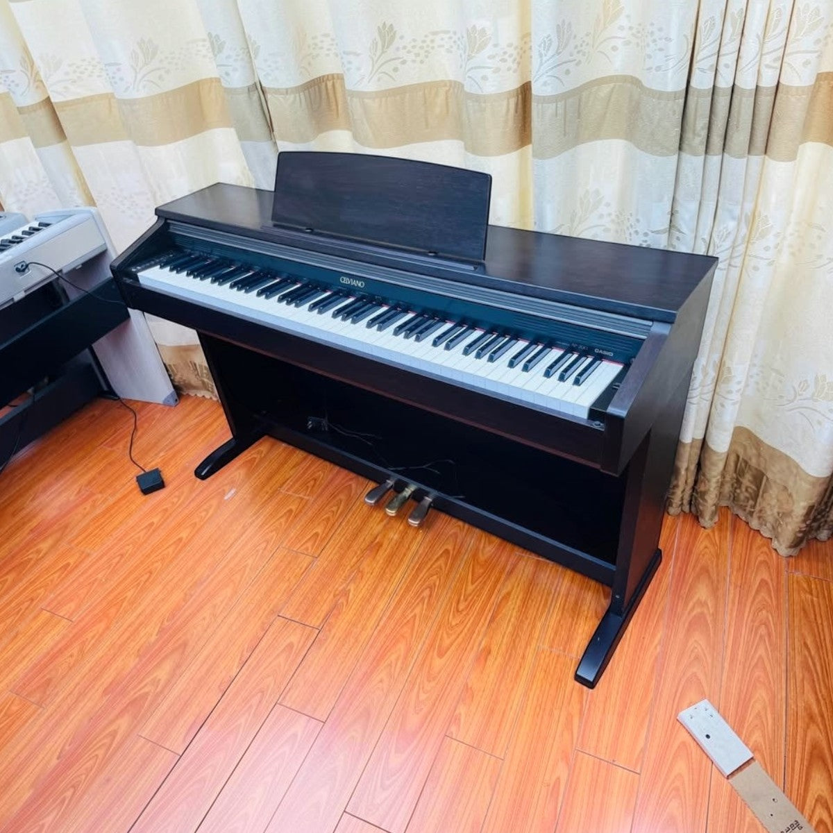 Đàn piano điện Casio AP200 dáng tủ màu đen sang trọng tại TÂN NHẠC CỤ, bàn phím búa 88 phím cho cảm giác chơi chân thực