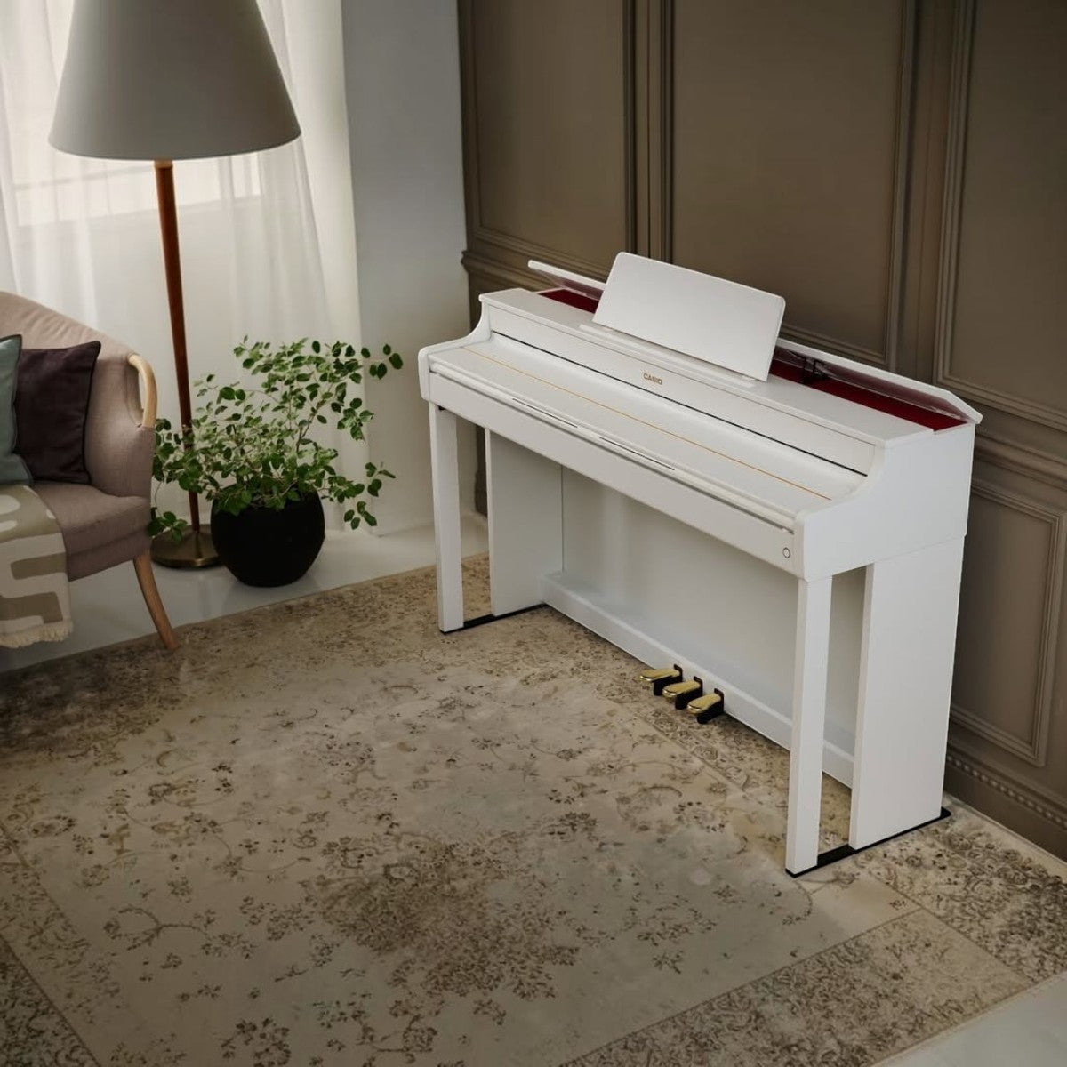 Đàn piano điện Casio AP-300 màu trắng sang trọng tại showroom Tân Nhạc Cụ, thiết kế dáng tủ hiện đại với nắp mở