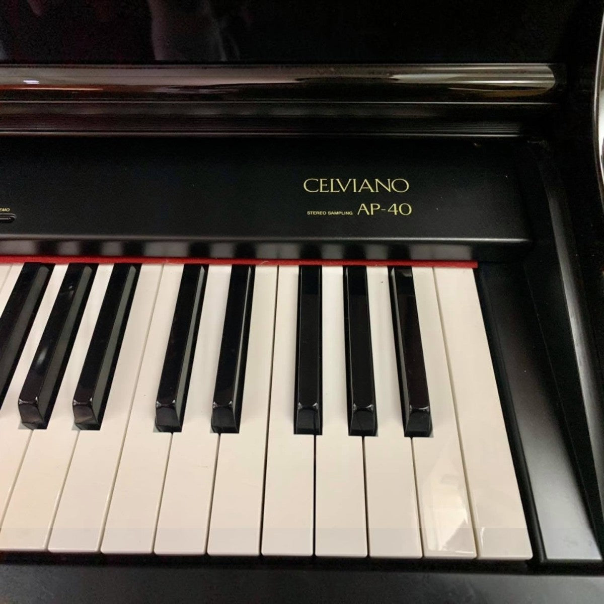 Đàn piano điện Casio AP40 màu đen tại TÂN NHẠC CỤ với bàn phím 88 phím búa đàn và logo Celviano sang trọng