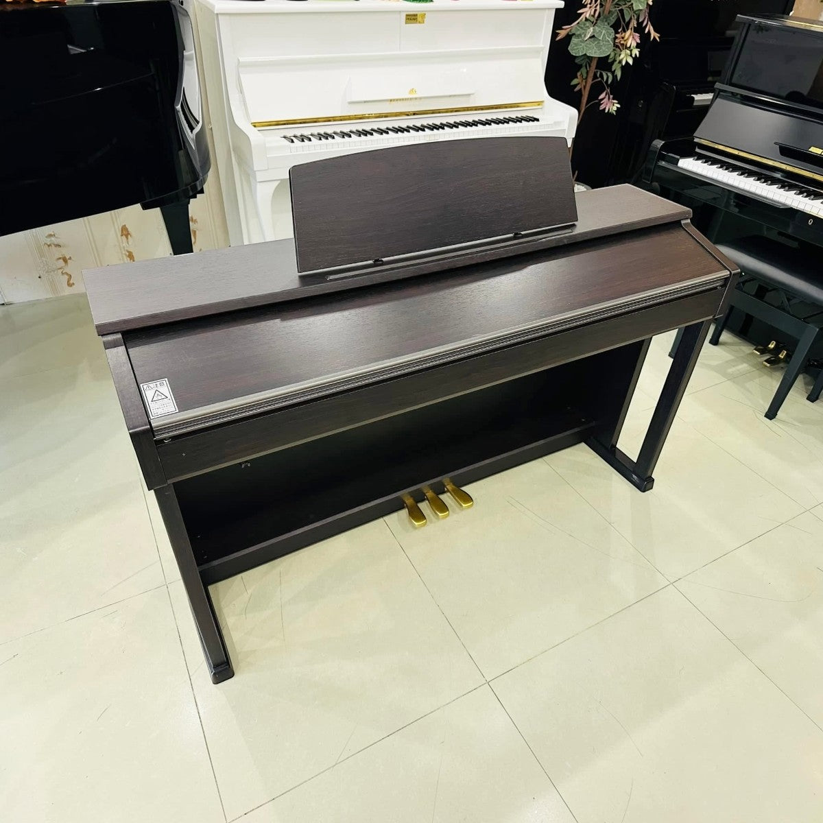 Đàn piano điện Casio AP-400 màu nâu gỗ sang trọng với thiết kế dáng tủ Celviano tại cửa hàng TÂN NHẠC CỤ