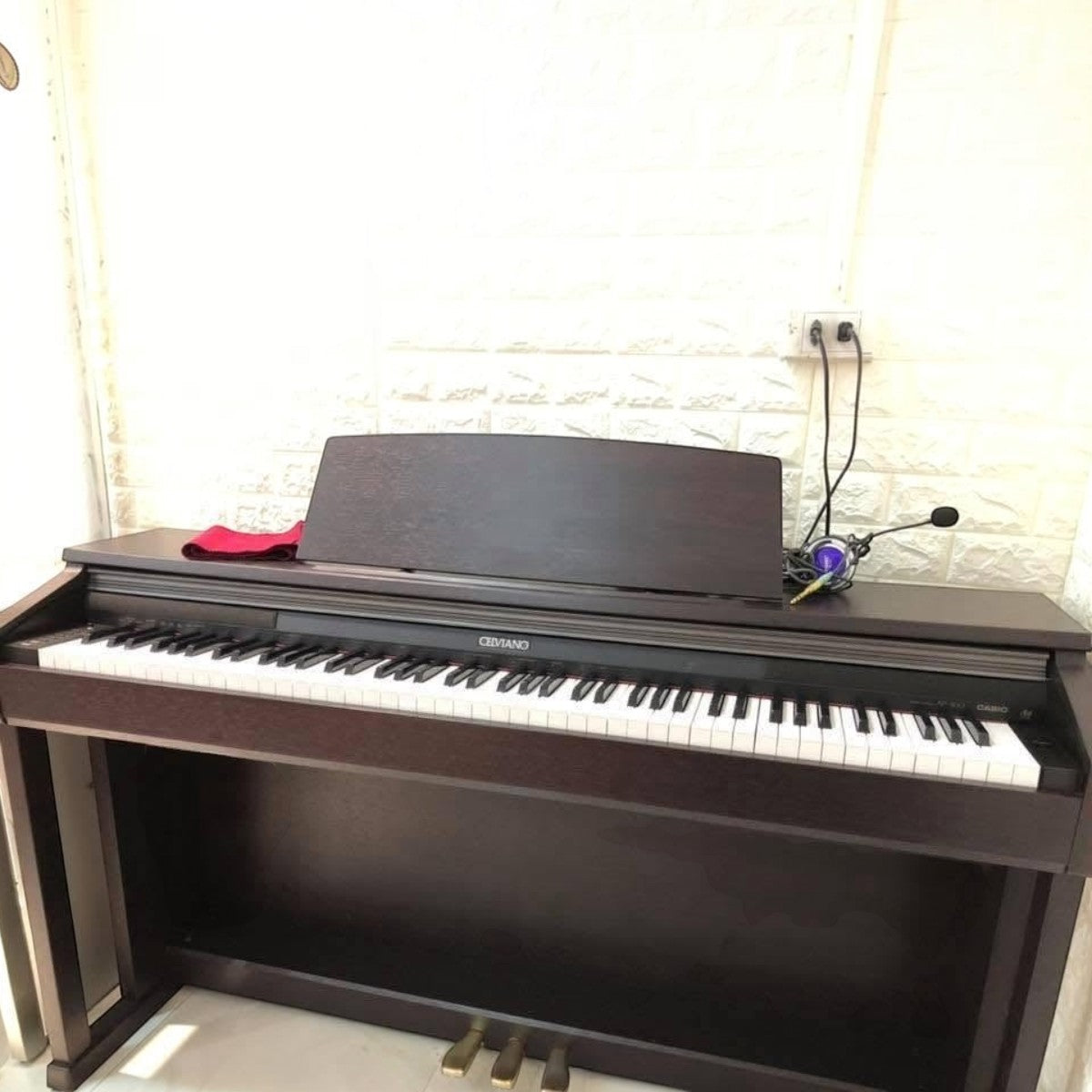 Đàn piano điện TÂN NHẠC CỤ Casio AP-400 dáng tủ màu nâu gỗ sang trọng với 88 phím búa và 3 pedal
