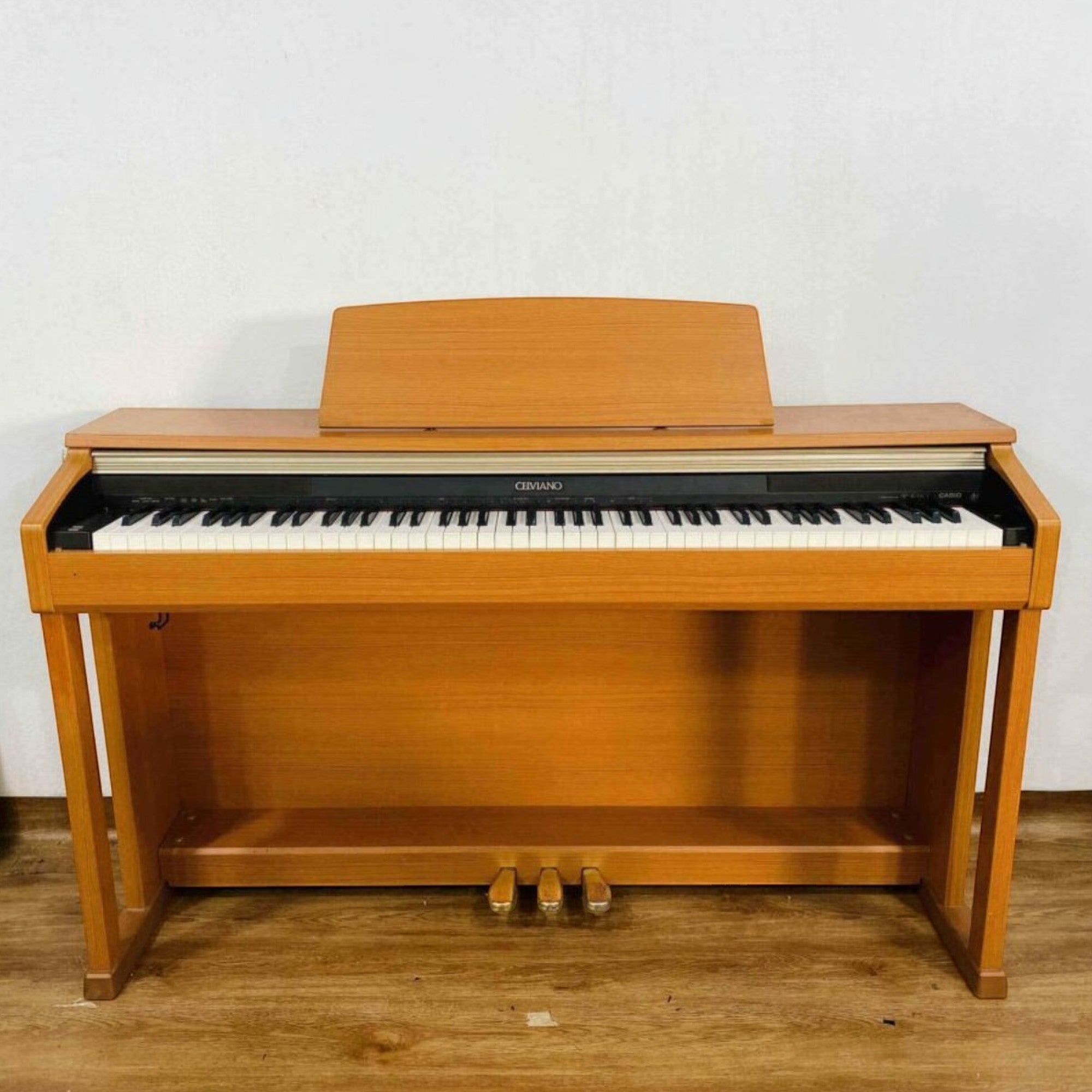 Đàn piano điện TÂN NHẠC CỤ Casio AP400CY màu gỗ sang trọng với thiết kế 88 phím chuẩn và 3 pedal chắc chắn