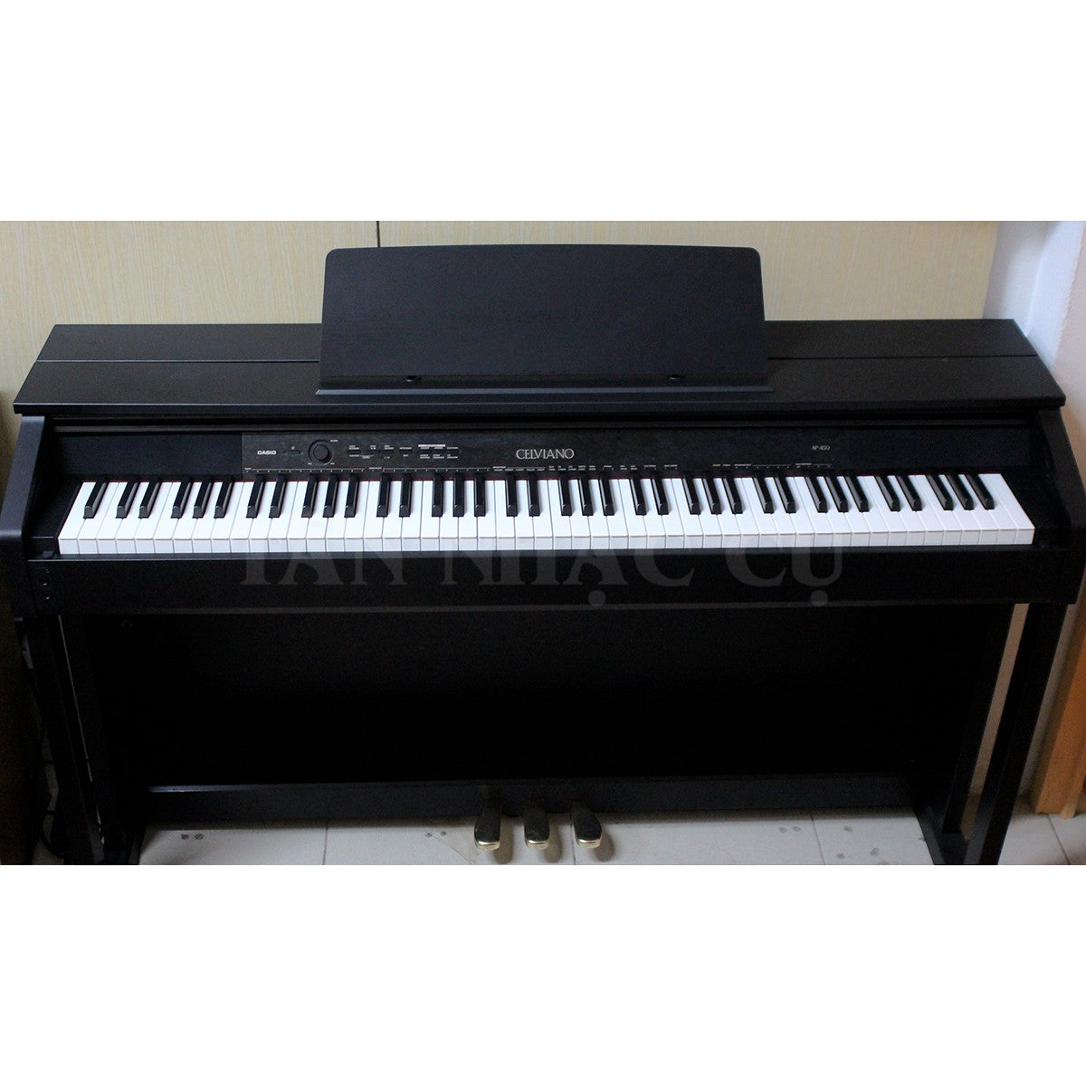 Đàn piano điện Casio AP450 màu đen tại Tân Nhạc Cụ với bàn phím búa Tri-sensor và thiết kế dáng tủ sang trọng