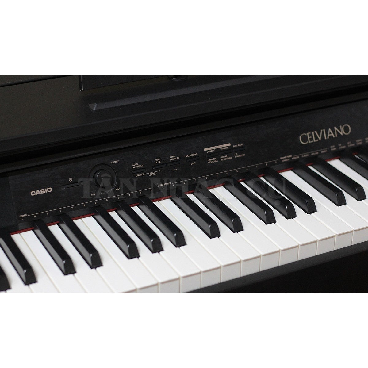 Bàn phím đàn piano điện Casio AP450 màu đen với bề mặt phím giả gỗ mun và ngà voi tại cửa hàng TÂN NHẠC CỤ