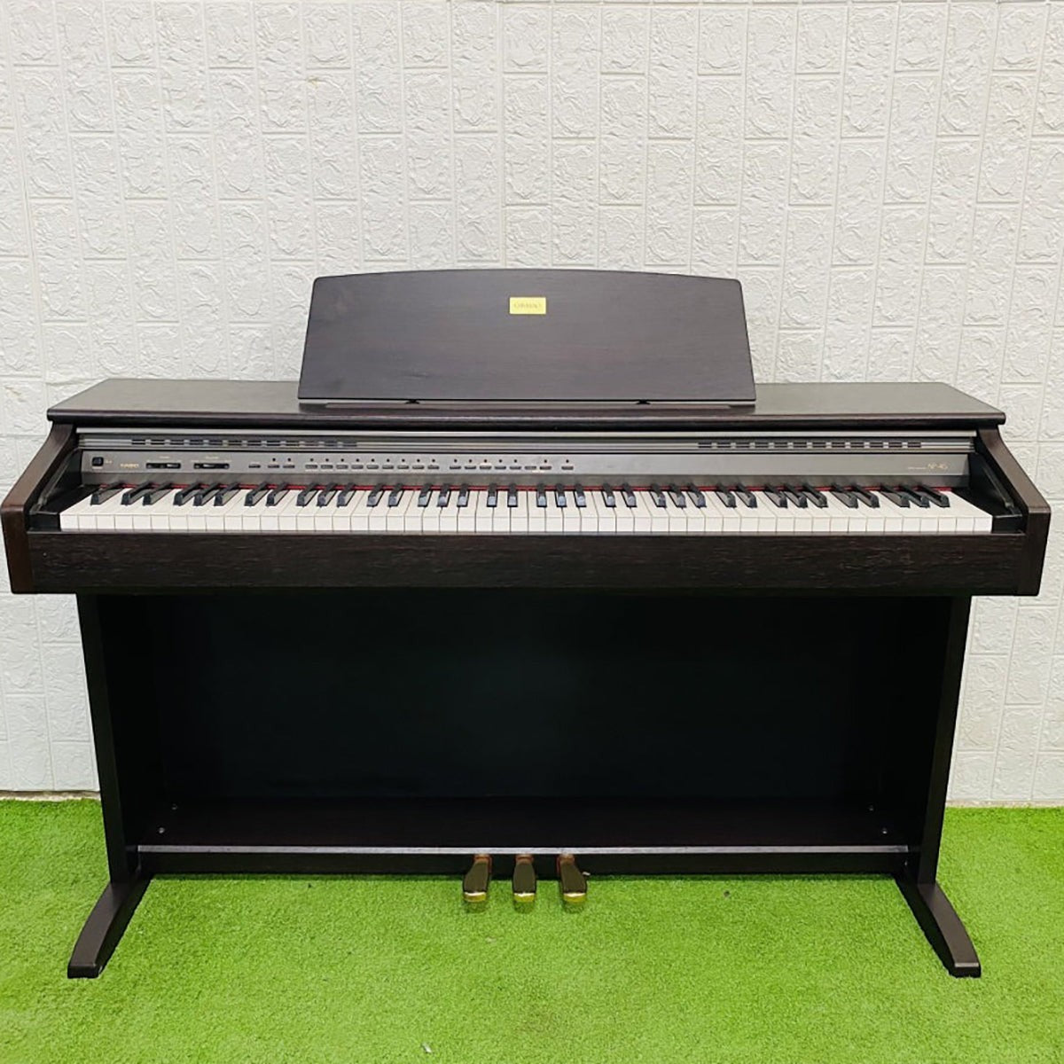 Đàn piano điện Casio AP45 dáng tủ màu nâu gỗ sang trọng tại TÂN NHẠC CỤ với 88 phím búa chuẩn