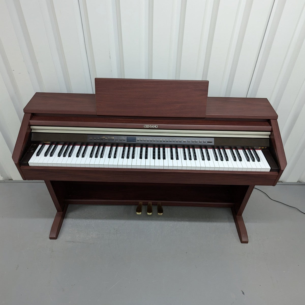 Đàn piano điện TÂN NHẠC CỤ Casio AP-500 dáng tủ màu gỗ sang trọng với 88 phím búa, thiết kế cổ điển cho gia đình