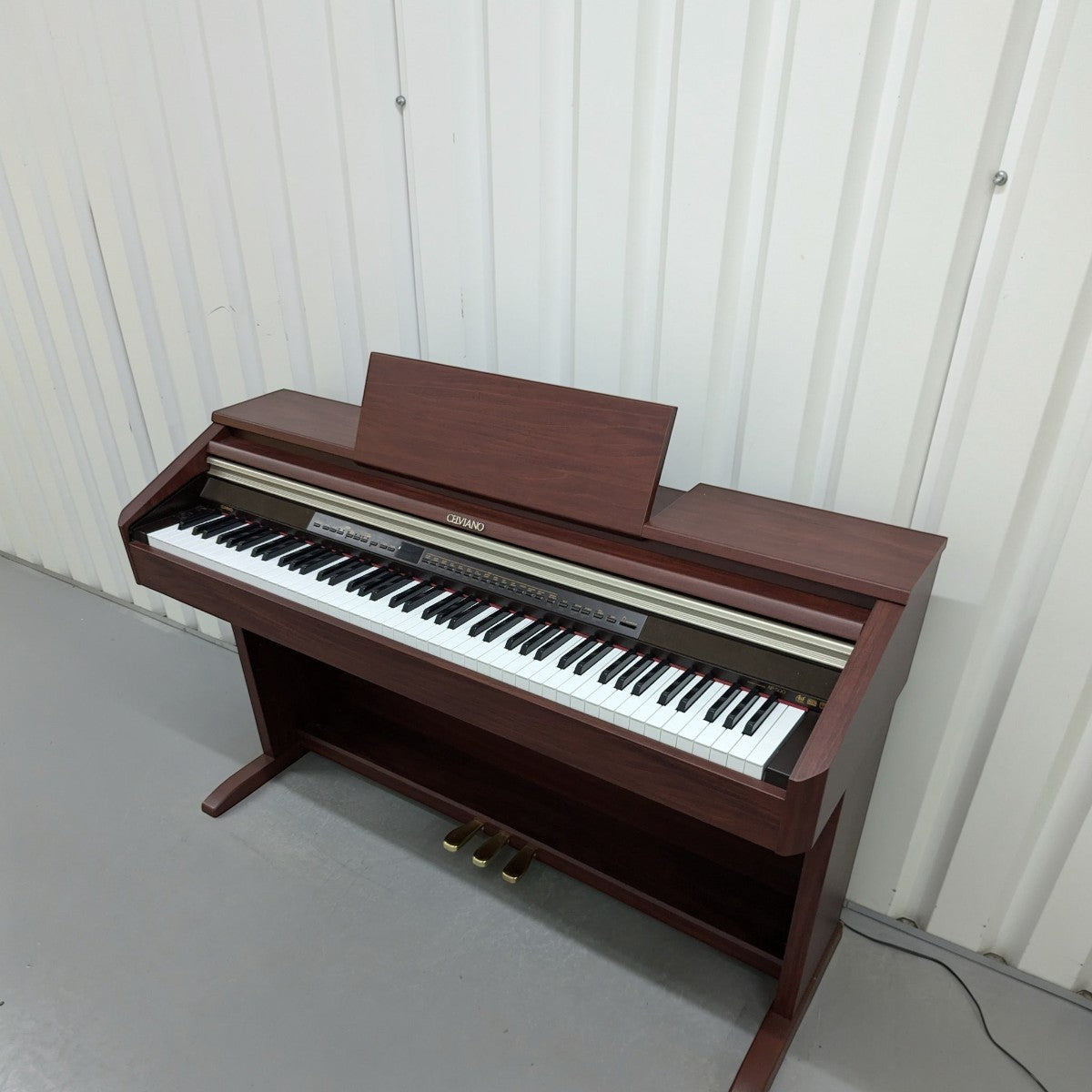 Đàn piano điện Casio AP-500 màu gỗ sang trọng tại TÂN NHẠC CỤ, thiết kế dáng tủ cổ điển với 88 phím búa.