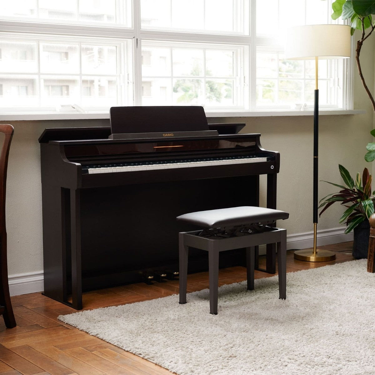 Đàn piano điện Casio AP-550 màu đen sang trọng tại showroom TÂN NHẠC CỤ, kèm ghế đàn và thiết kế dáng tủ hiện đại.