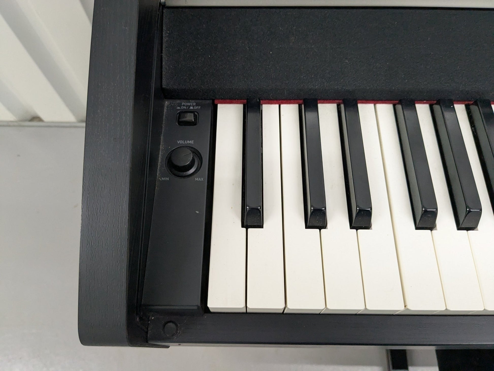 Bàn phím đàn piano điện TÂN NHẠC CỤ Casio AP620 với bề mặt phím giả gỗ mun và ngà voi, nút nguồn và âm lượng