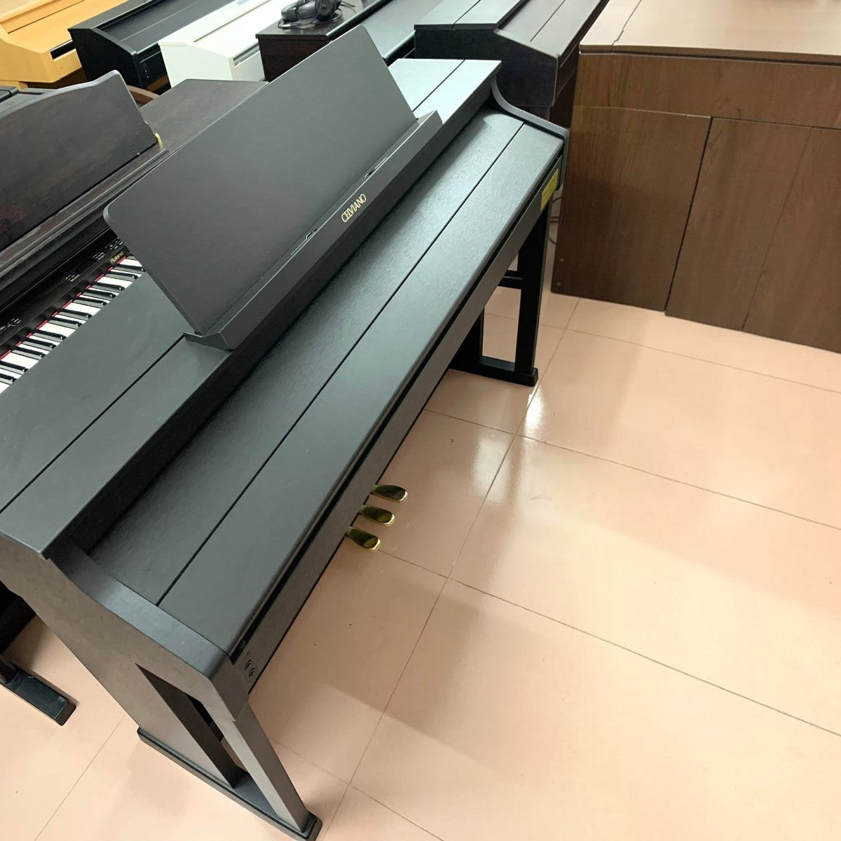 Đàn piano điện Casio AP-710 màu đen sa tanh tại showroom TÂN NHẠC CỤ