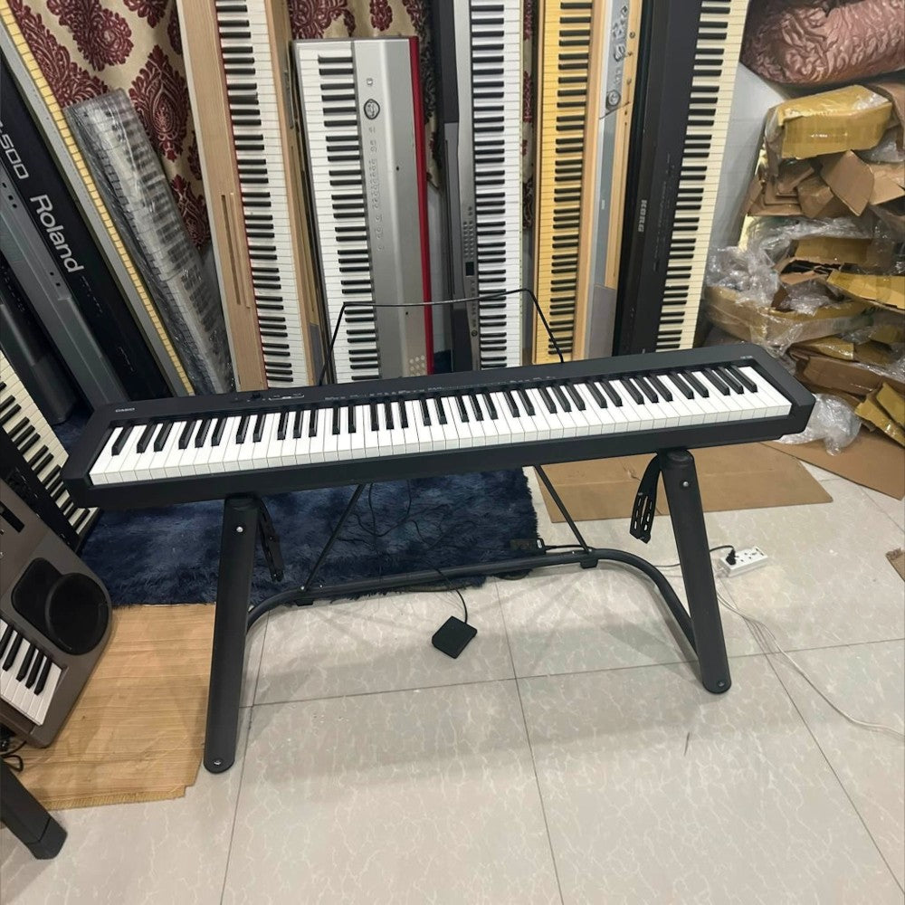 Đàn piano điện Casio CDP-S100 màu đen tại showroom TÂN NHẠC CỤ, thiết kế mỏng gọn với 88 phím búa.