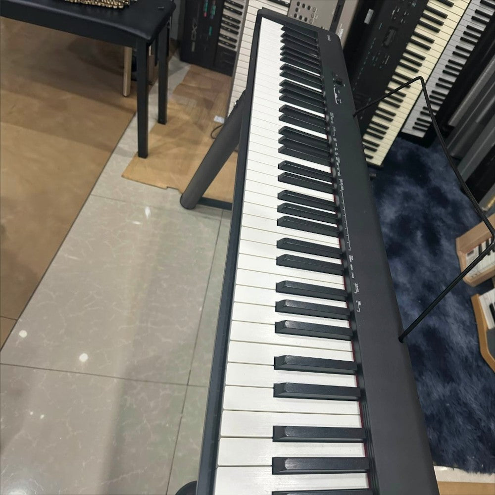 Đàn piano điện Casio CDP-S100 hàng lướt màu đen tại showroom TÂN NHẠC CỤ, thiết kế mỏng gọn với 88 phím búa