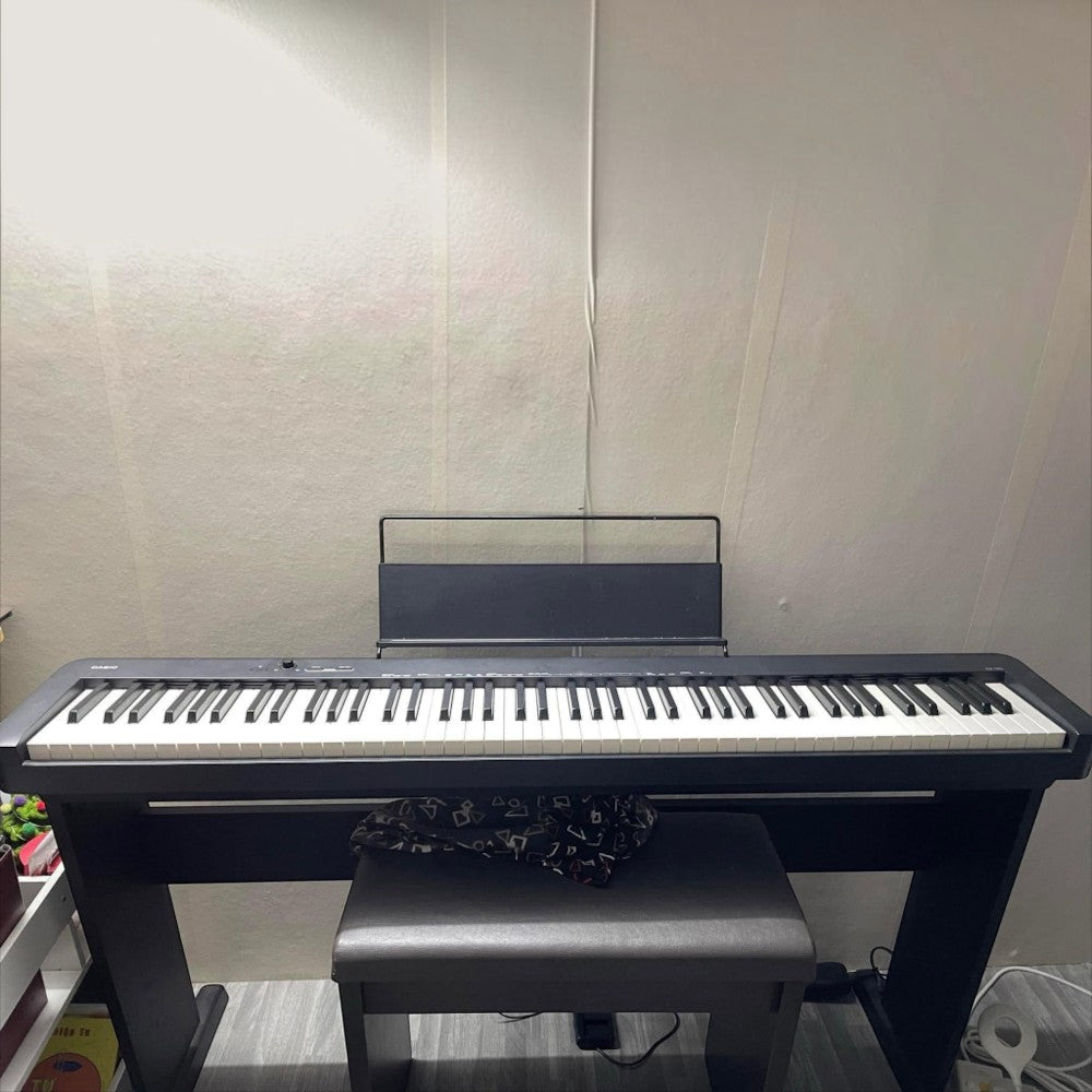 Đàn piano điện Casio CDP-S100 màu đen hàng lướt tại Tân Nhạc Cụ với bàn phím búa 88 phím và giá nhạc đi kèm