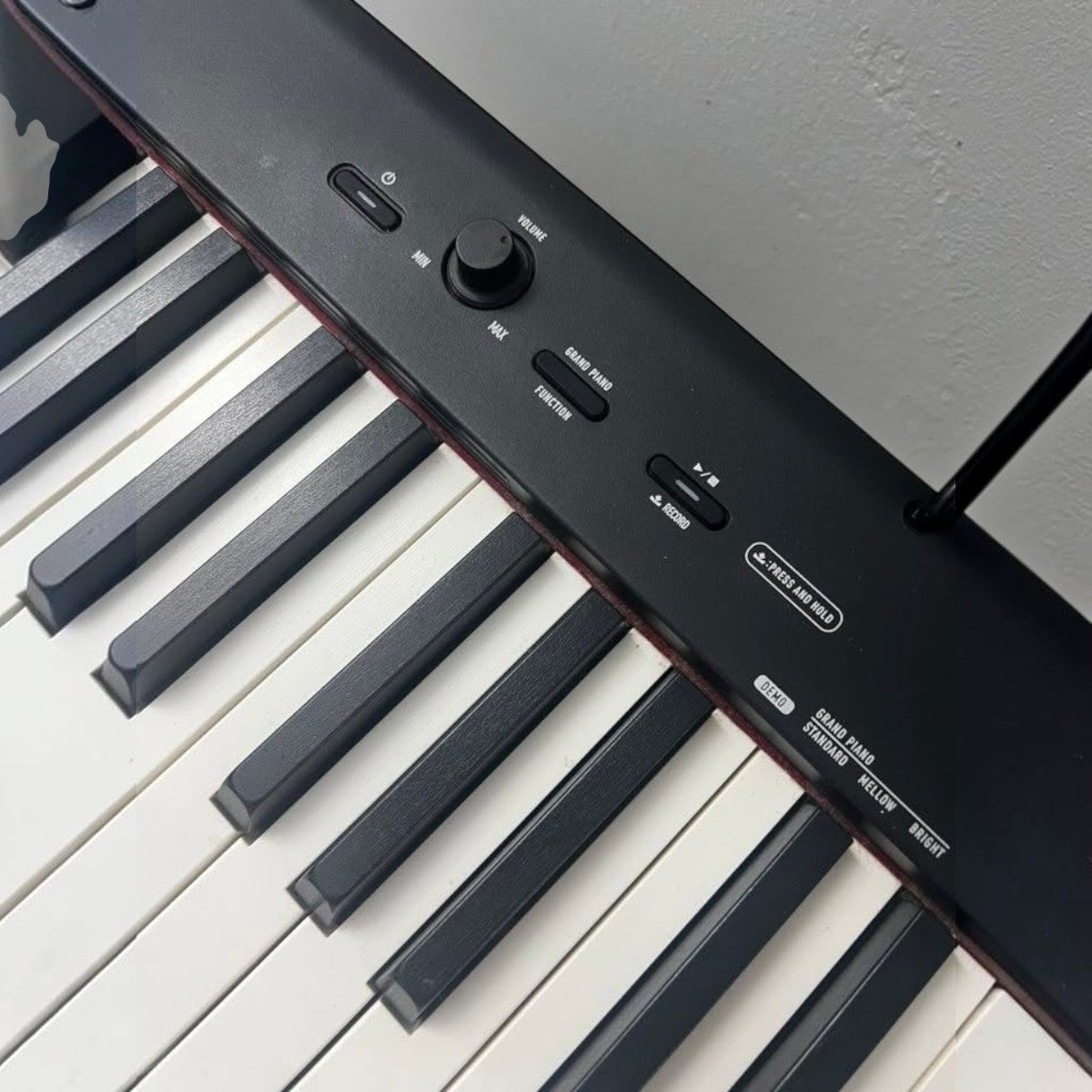Cận cảnh bảng điều khiển và bàn phím đàn piano điện Casio CDP-S150 hàng lướt tại TÂN NHẠC CỤ