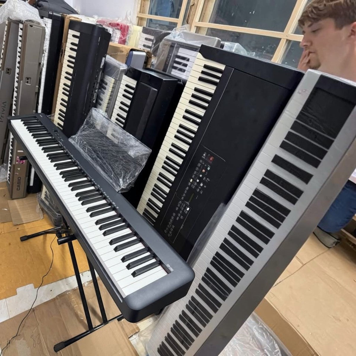 Đàn piano điện Casio CDP-S150 màu đen tại showroom Tân Nhạc Cụ với thiết kế 88 phím búa nhỏ gọn