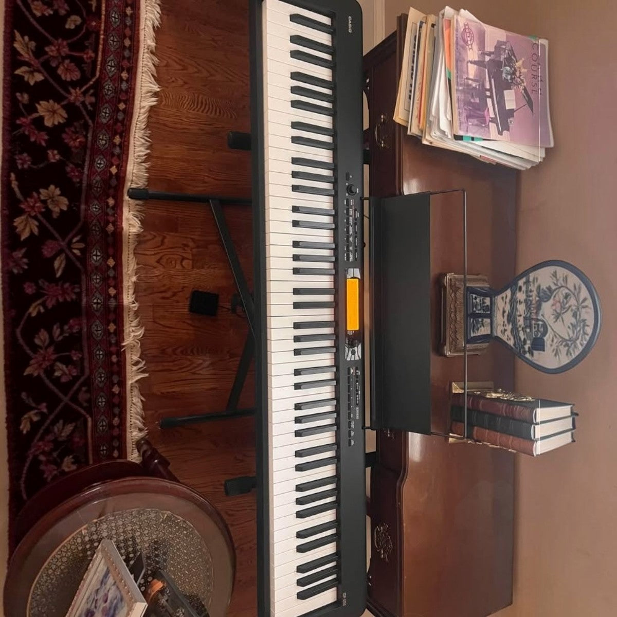Đàn piano điện Casio CDP-S350 màu đen tại TÂN NHẠC CỤ, thiết kế portable với màn hình LCD và bánh xe pitch bend