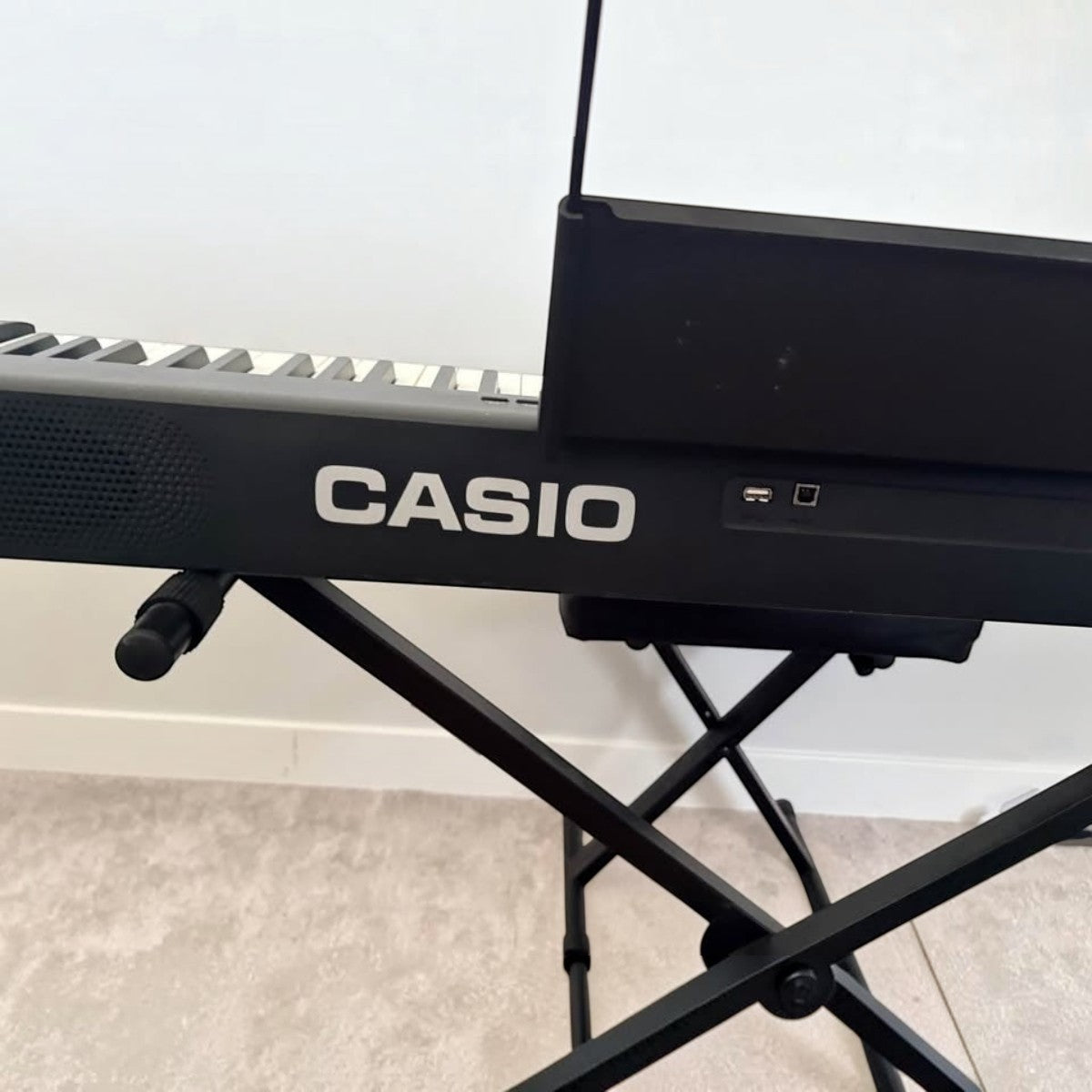 Đàn piano điện Casio CDP-S350 màu đen tại showroom TÂN NHẠC CỤ, thiết kế portable với cổng kết nối USB