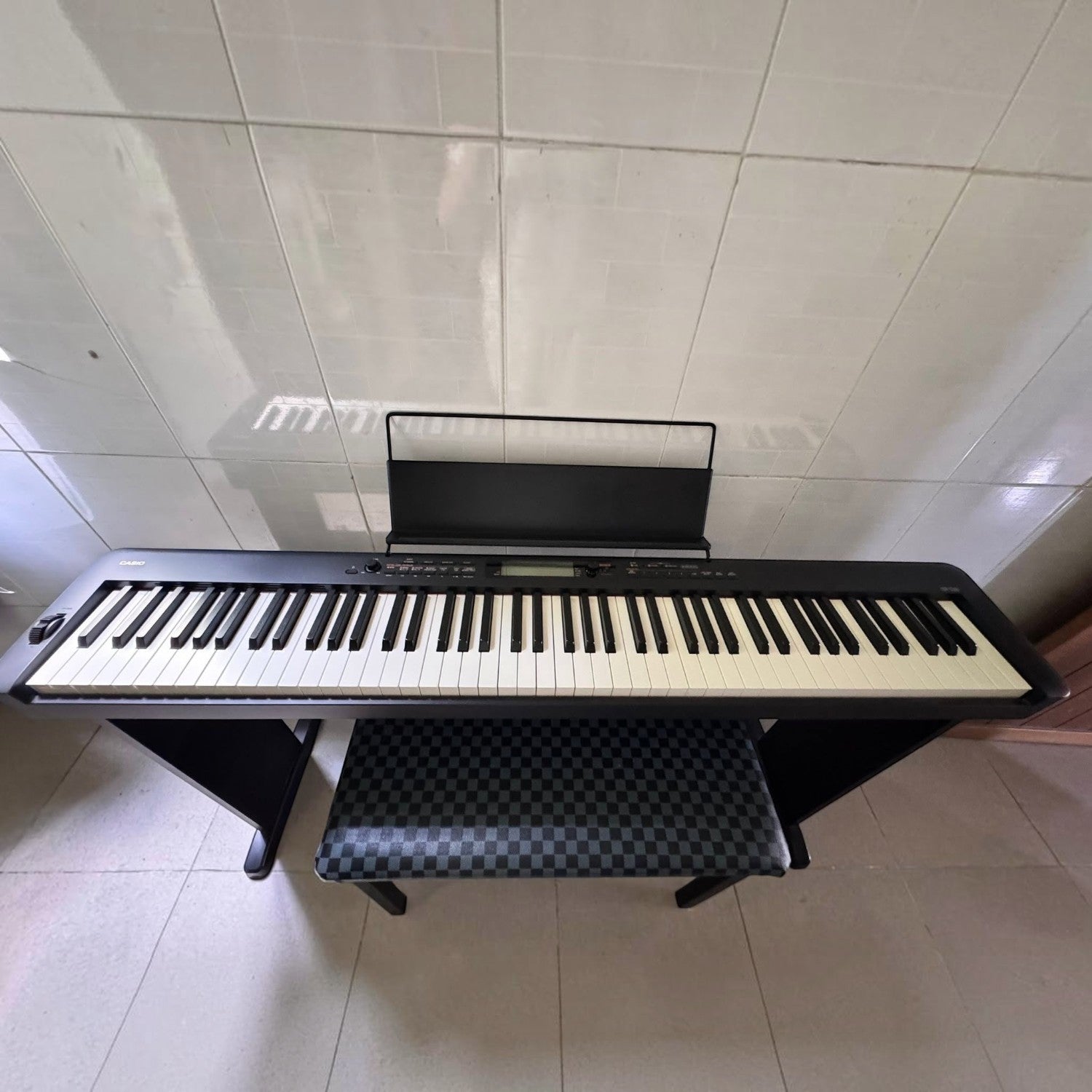 Đàn piano điện Casio CDP-S360 màu đen tại TÂN NHẠC CỤ, thiết kế portable 88 phím búa với màn hình LCD và giá nhạc