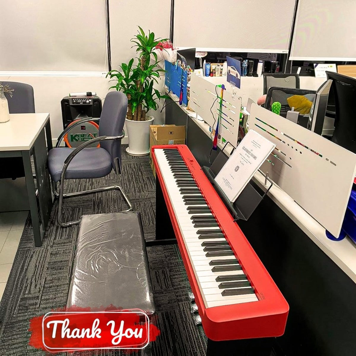 Đàn piano điện Casio CDP-S160 màu đỏ nổi bật tại showroom TÂN NHẠC CỤ, thiết kế mỏng nhẹ với 88 phím búa.