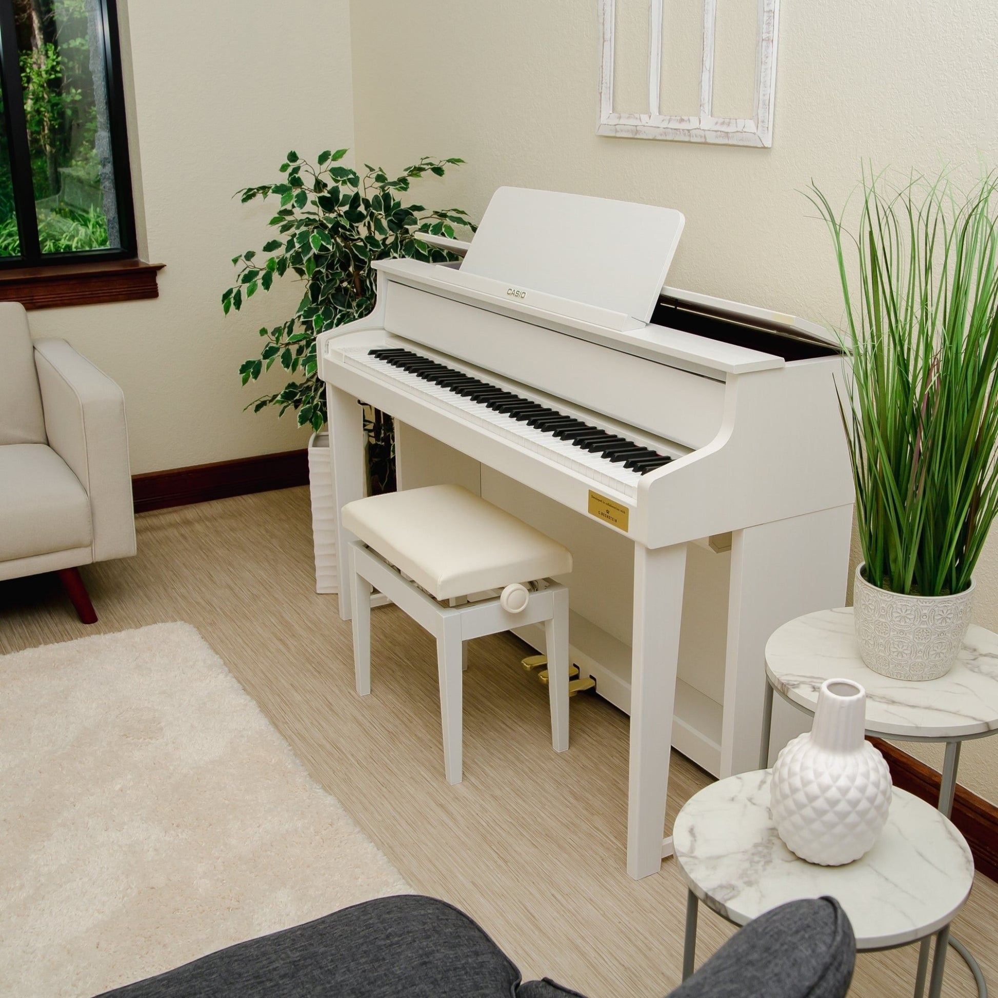 Đàn piano điện Casio GP-310 màu trắng sang trọng tại showroom TÂN NHẠC CỤ với thiết kế phím gỗ búa cơ chân thực.