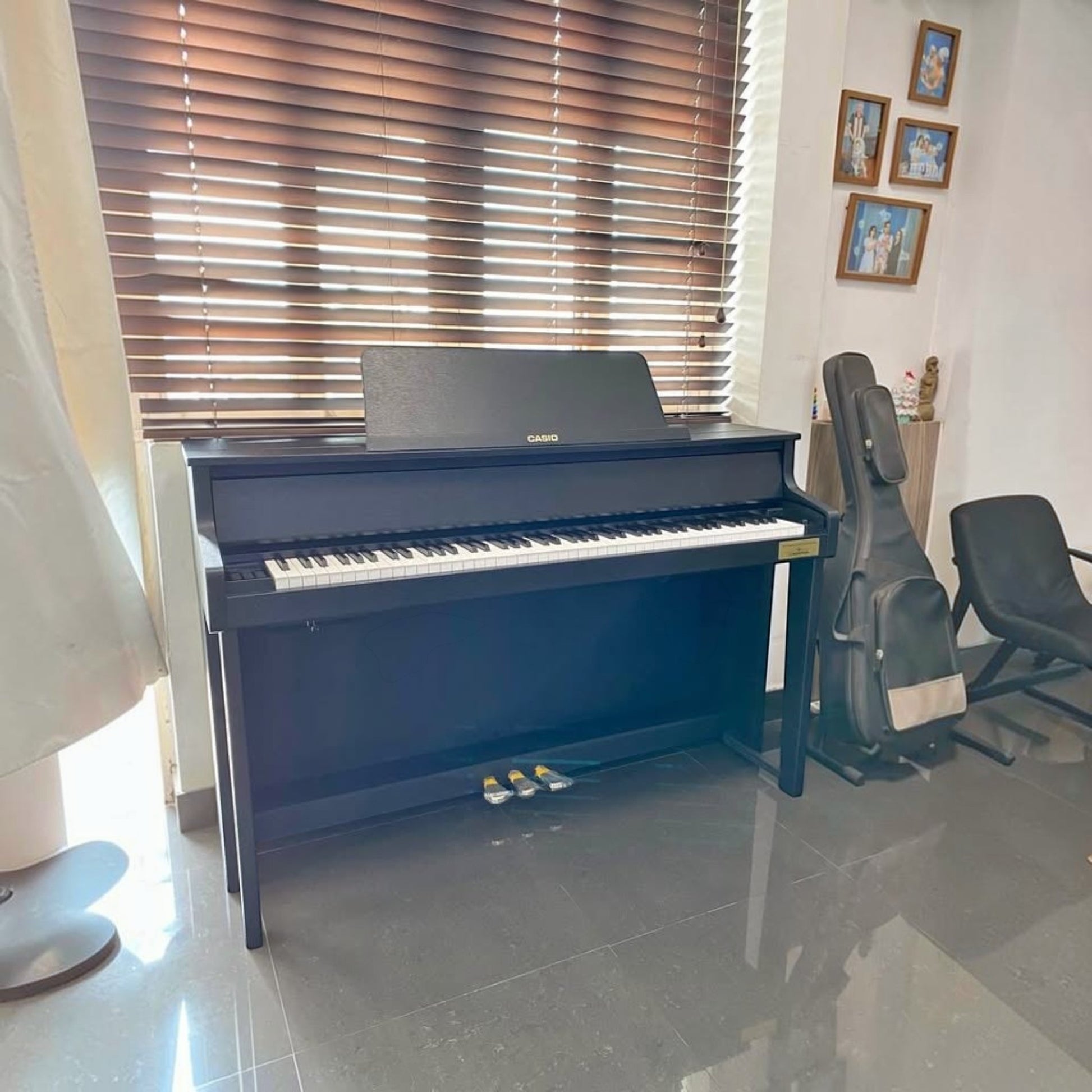 Đàn piano điện Casio GP-310 màu đen tại showroom TÂN NHẠC CỤ với thiết kế phím gỗ và búa cơ chân thực