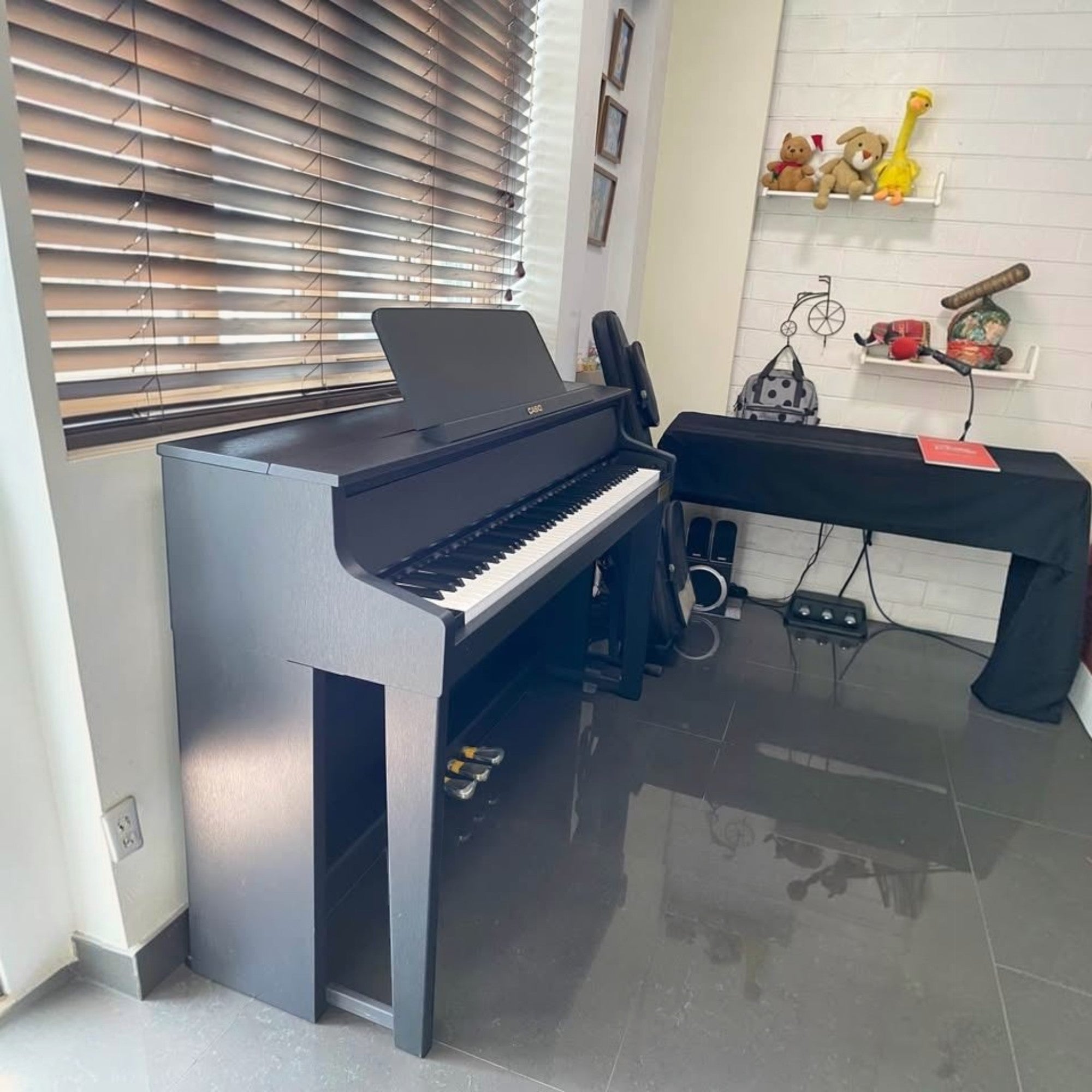 Đàn piano điện Casio GP-310 màu đen tại showroom TÂN NHẠC CỤ, thiết kế dáng grand hybrid sang trọng.