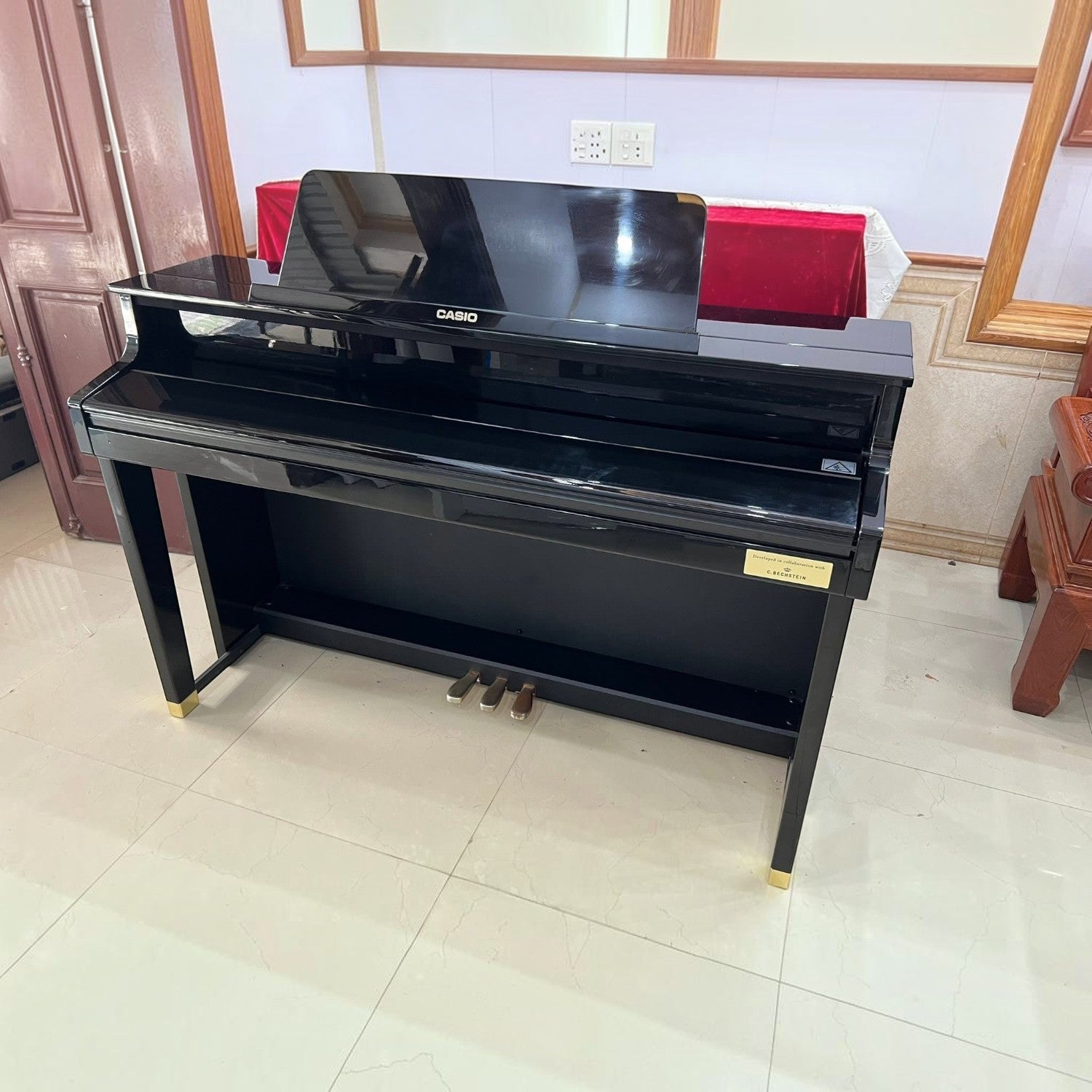 Đàn piano điện lai TÂN NHẠC CỤ Casio GP-500 màu đen bóng sang trọng với thiết kế phím gỗ vân sam Áo nguyên khối