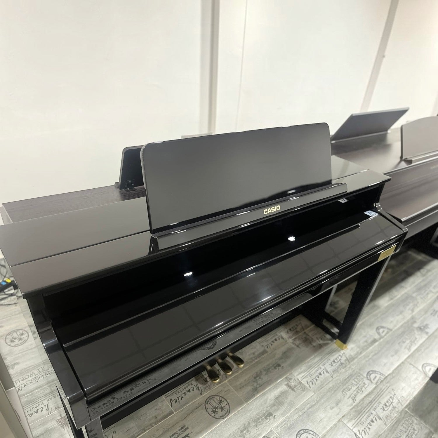 Đàn piano điện lai Casio GP-500 màu đen bóng sang trọng tại showroom TÂN NHẠC CỤ
