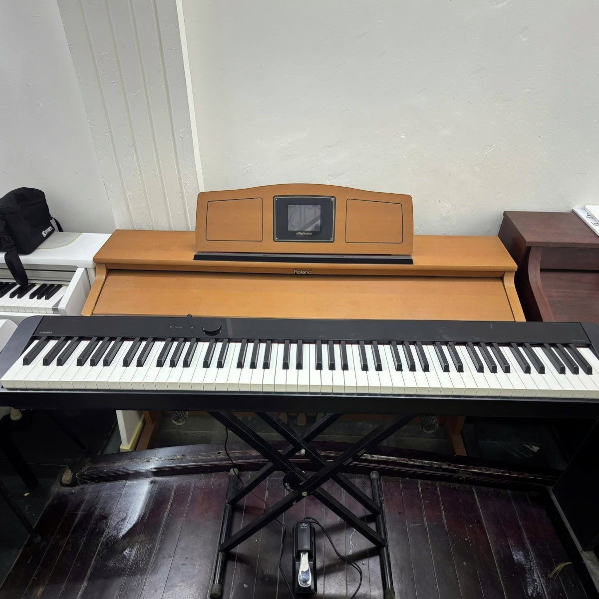 Đàn piano điện Casio PX-S1000 màu đen thiết kế siêu mỏng tại showroom TÂN NHẠC CỤ