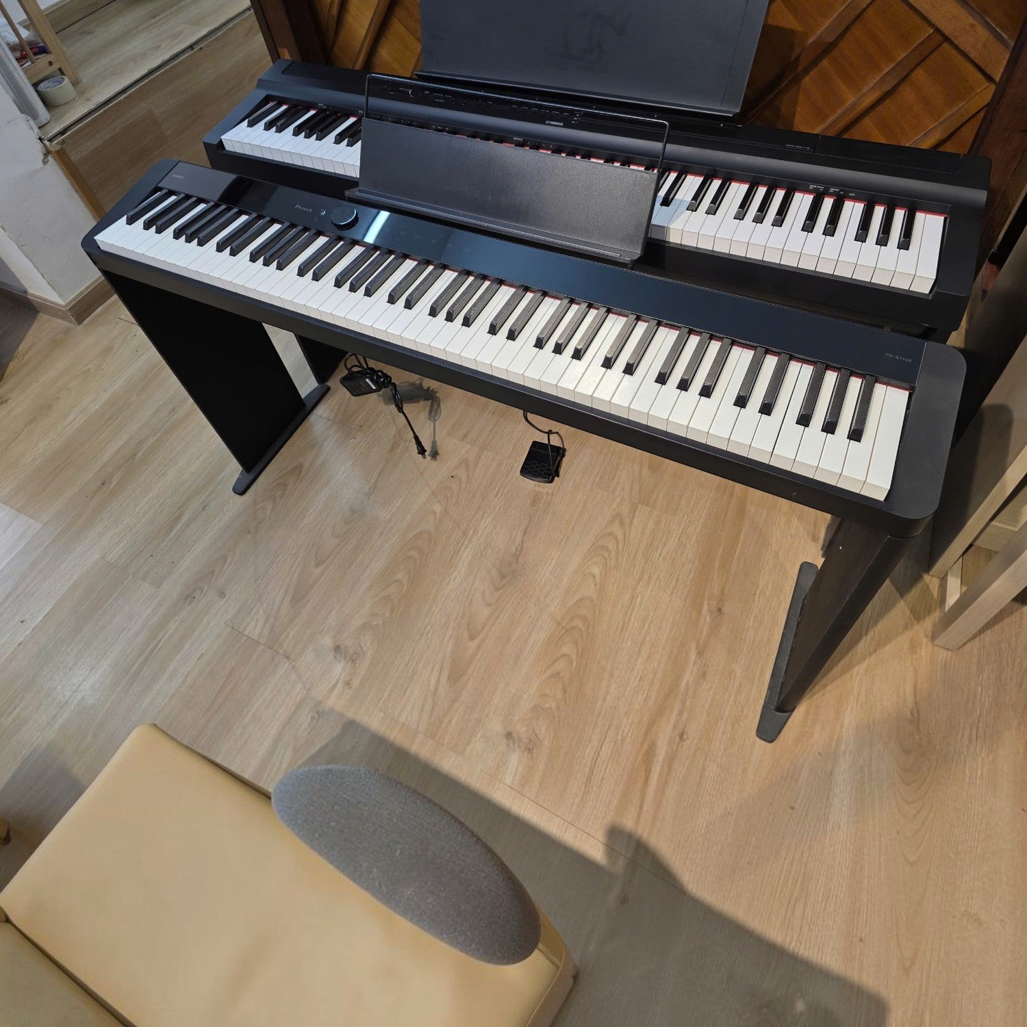 Đàn piano điện Casio PX-S1100 màu đen thiết kế mỏng gọn tại showroom TÂN NHẠC CỤ