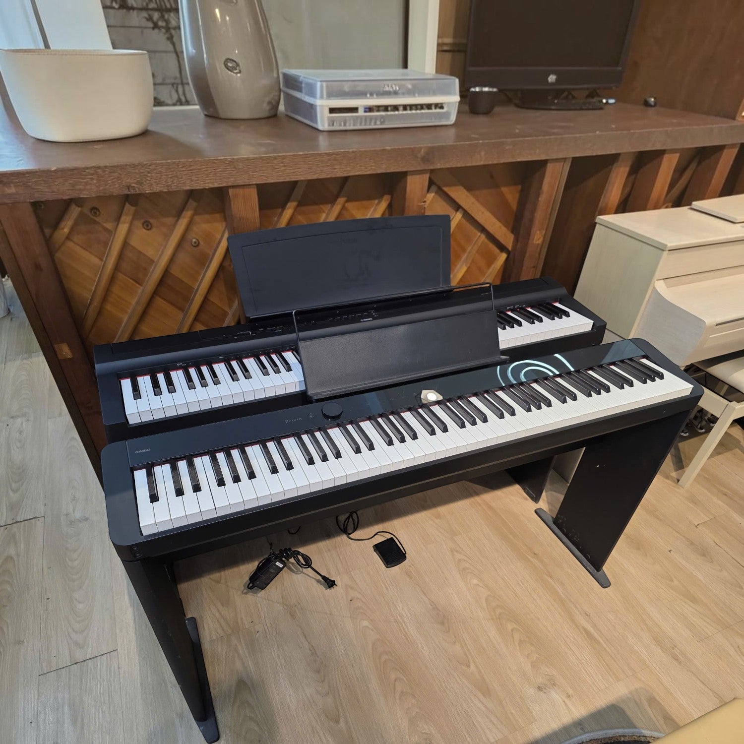 Đàn piano điện Casio PX-S1100 màu đen mỏng gọn tại showroom TÂN NHẠC CỤ