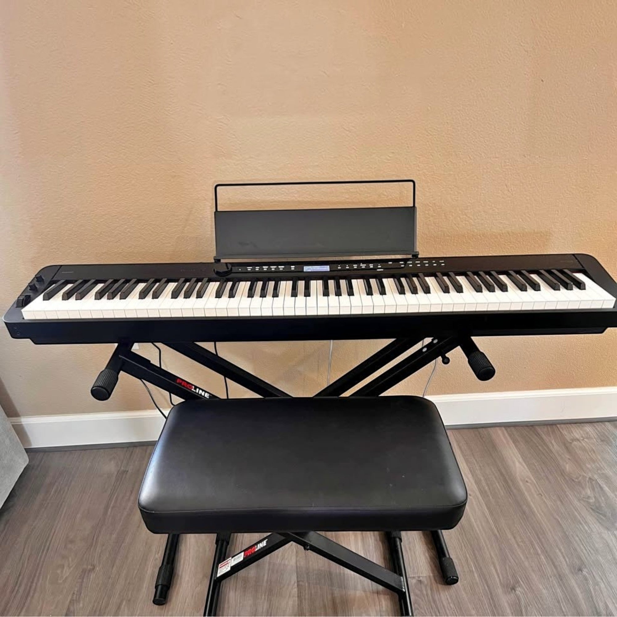 Đàn piano điện Casio PX-S3100 màu đen thiết kế mỏng tại showroom TÂN NHẠC CỤ với chân đàn và ghế ngồi
