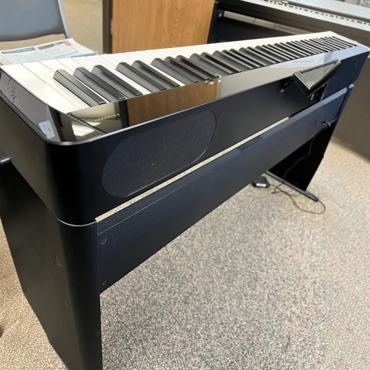 Đàn piano điện Casio PX-S5000 màu đen tại showroom TÂN NHẠC CỤ, cận cảnh bàn phím gỗ-nhựa composite cao cấp